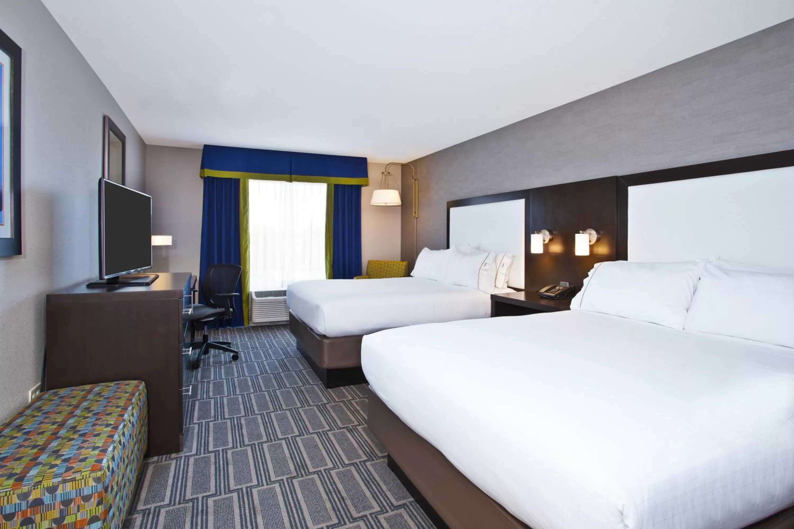 Photo of the whole room, Bed in Holiday Inn Express Hotel & Suites Ann Arbor West by IHG
