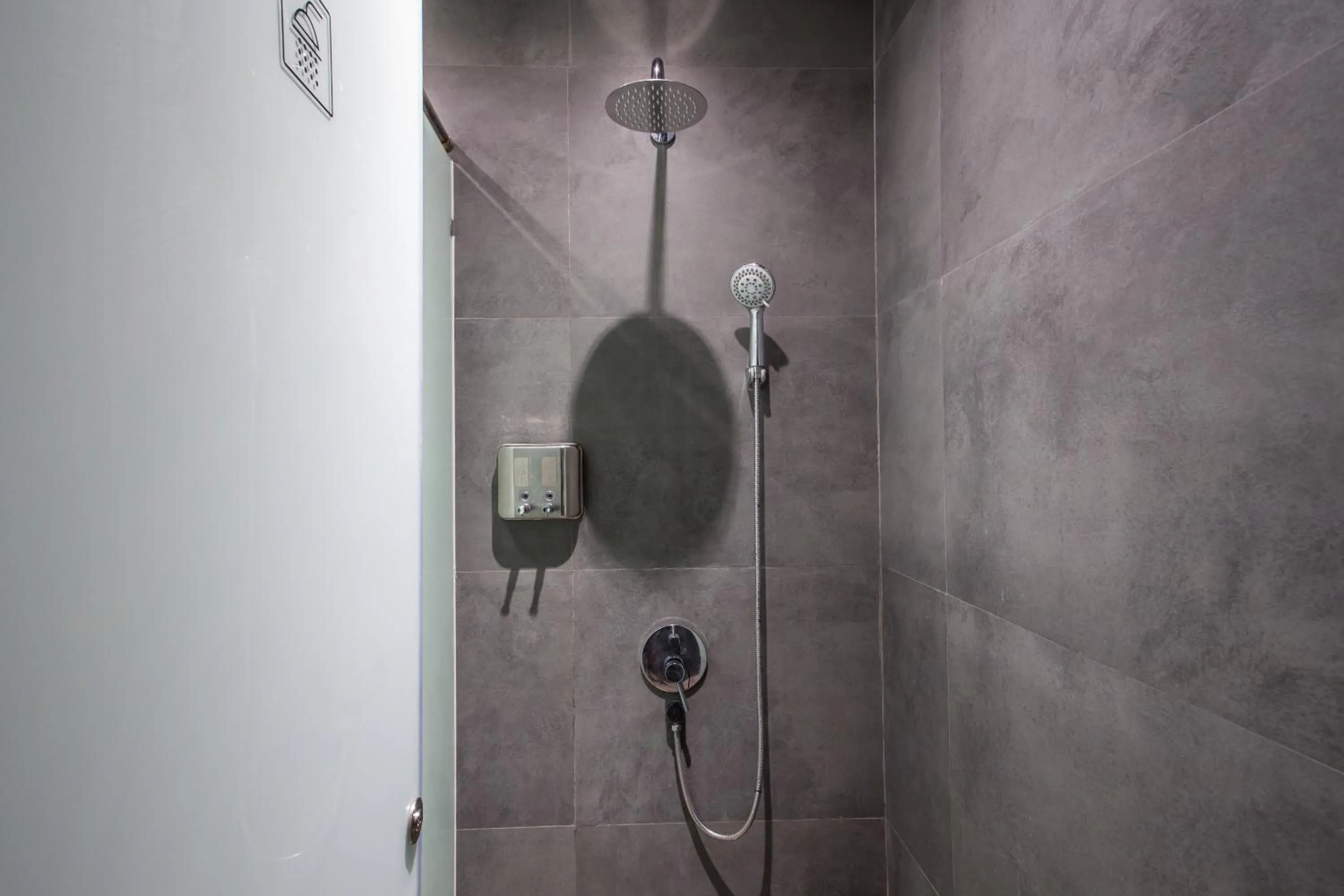 Shower in H-ostel Bali