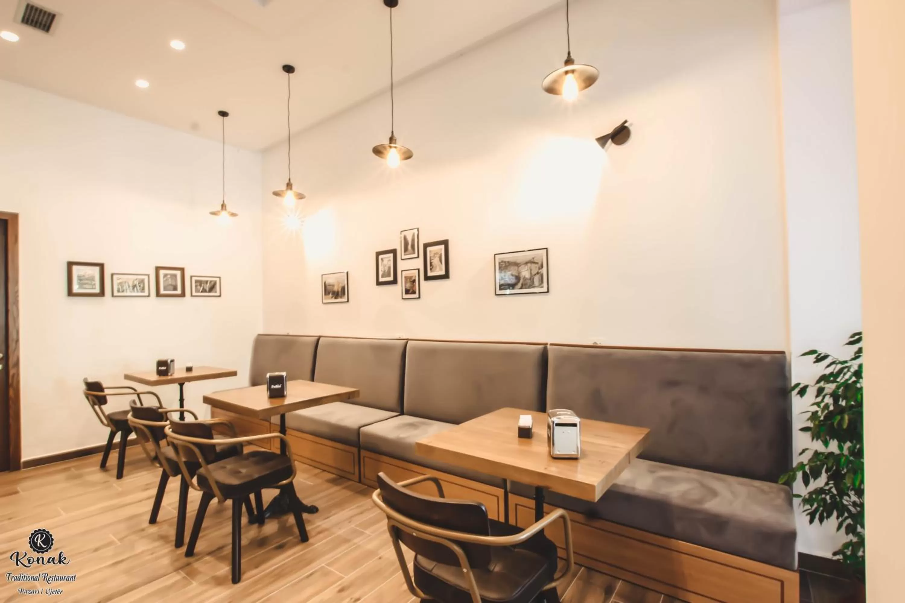 Restaurant/Places to Eat in Hotel Relax