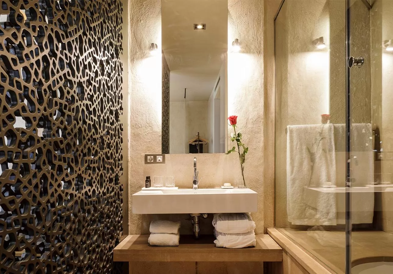 Bathroom in EME Catedral Mercer Hotel