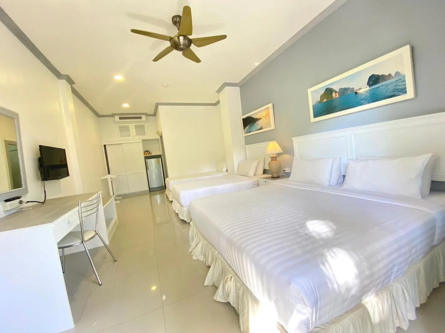 Bedroom, Bed in Garden Home Kata