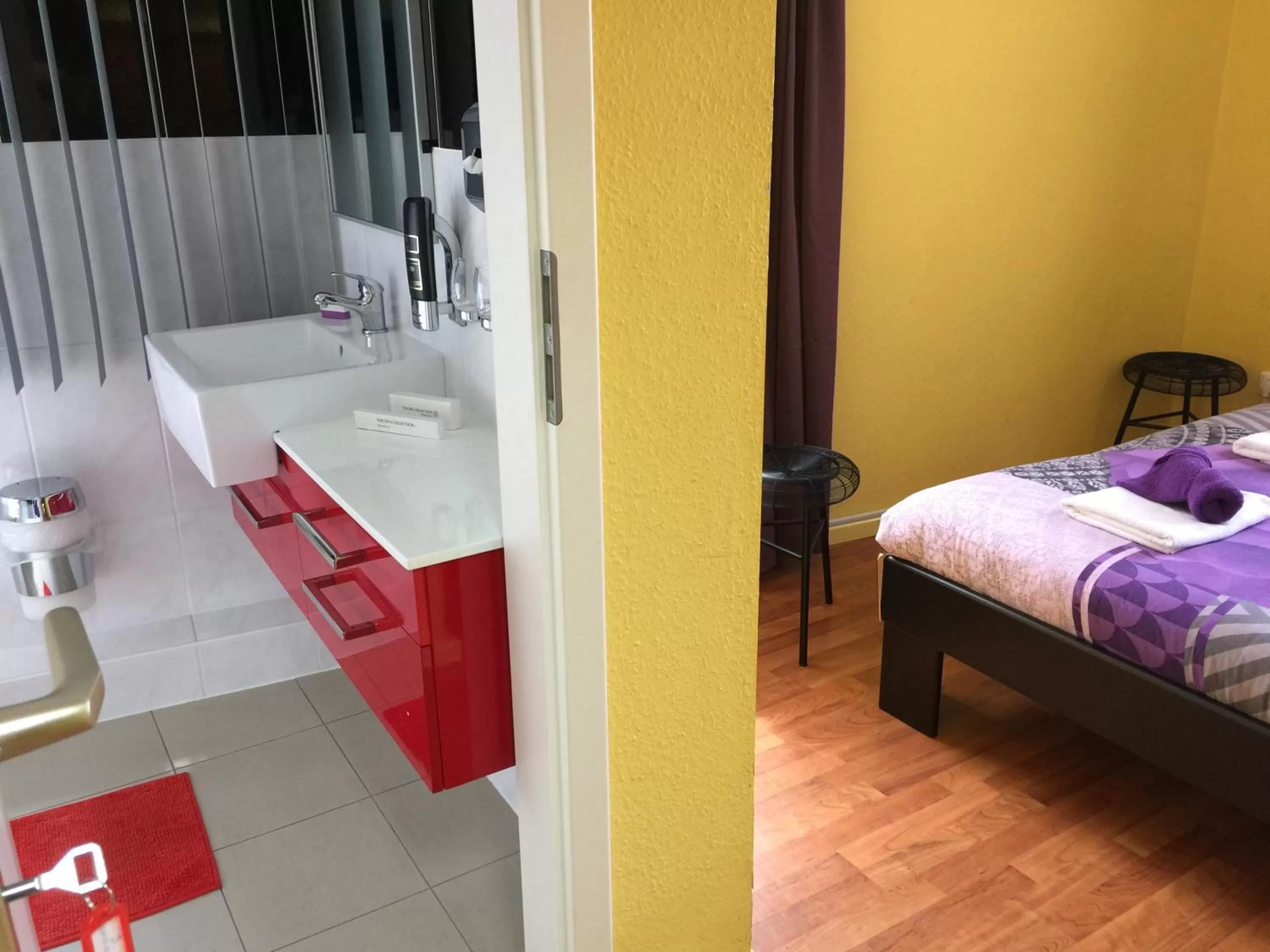 Bed, Bathroom in Astoria Hotel Heimbach