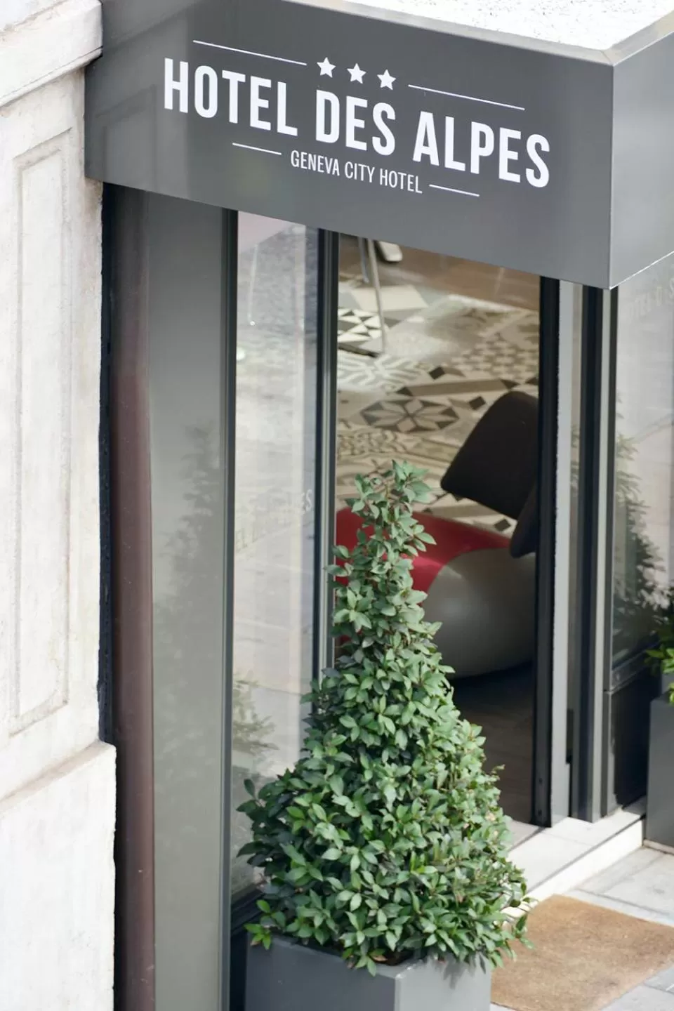 Facade/entrance in Hotel des Alpes