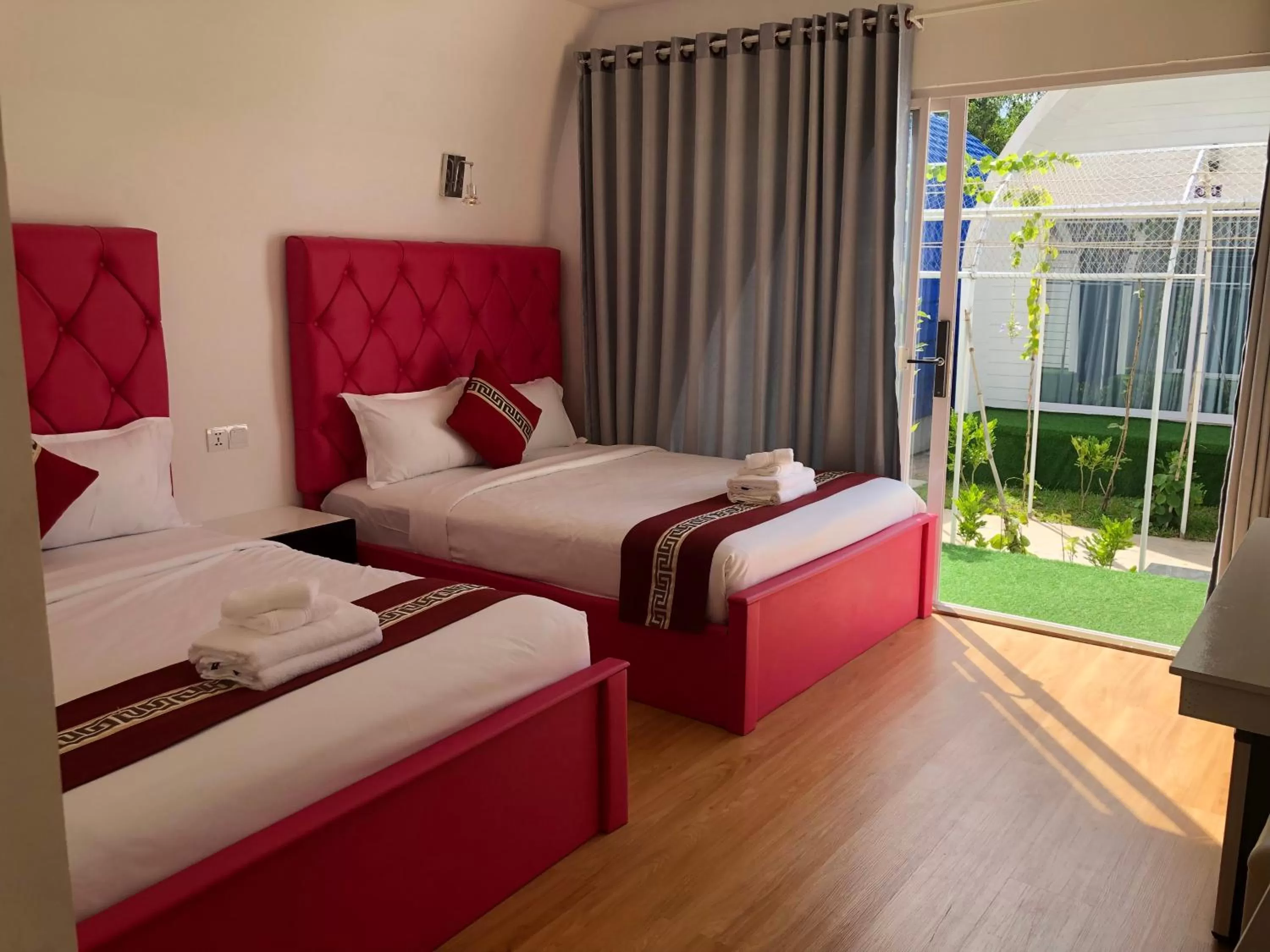 Photo of the whole room, Bed in Jasmine River Front