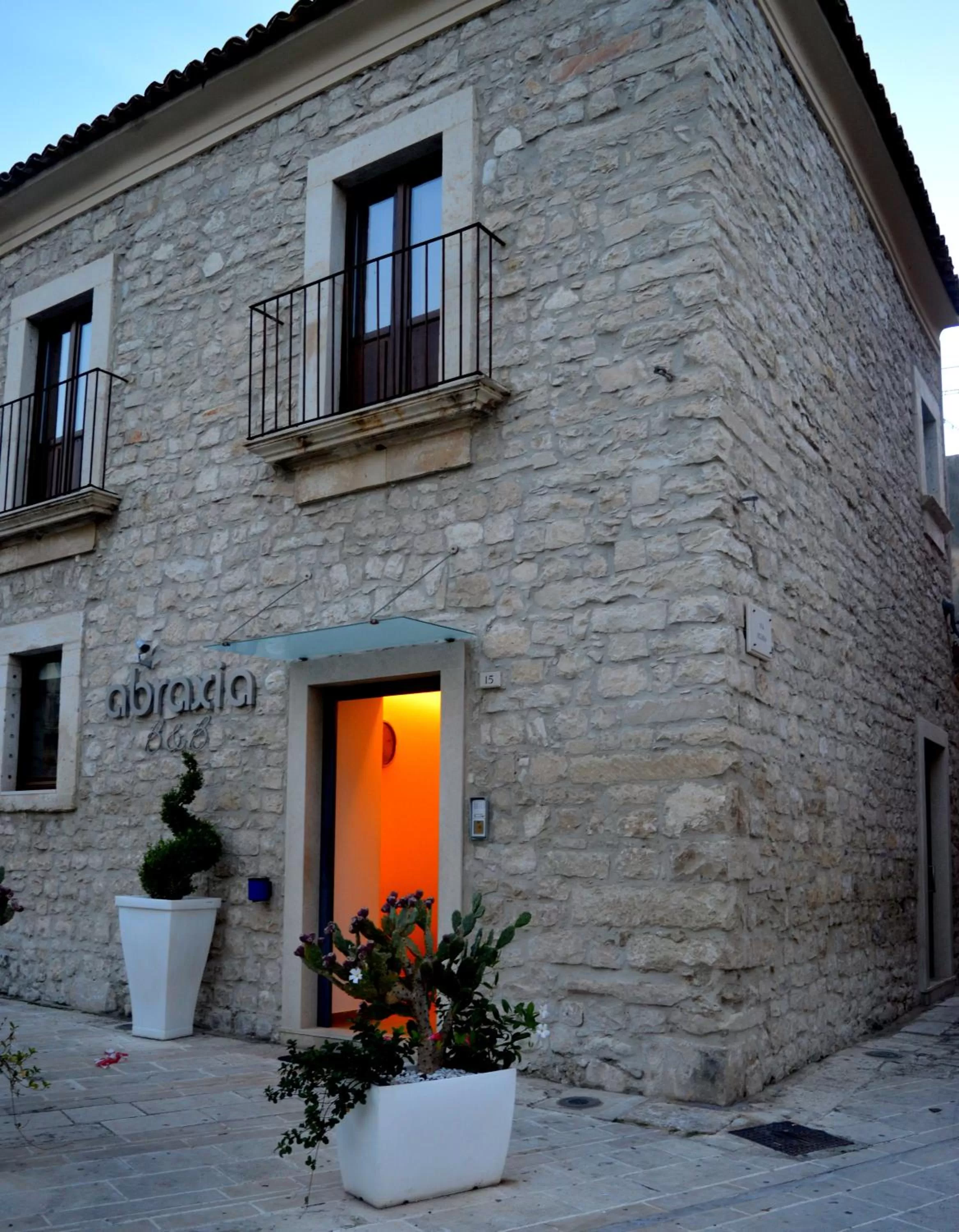 Facade/entrance in Abraxia B&B