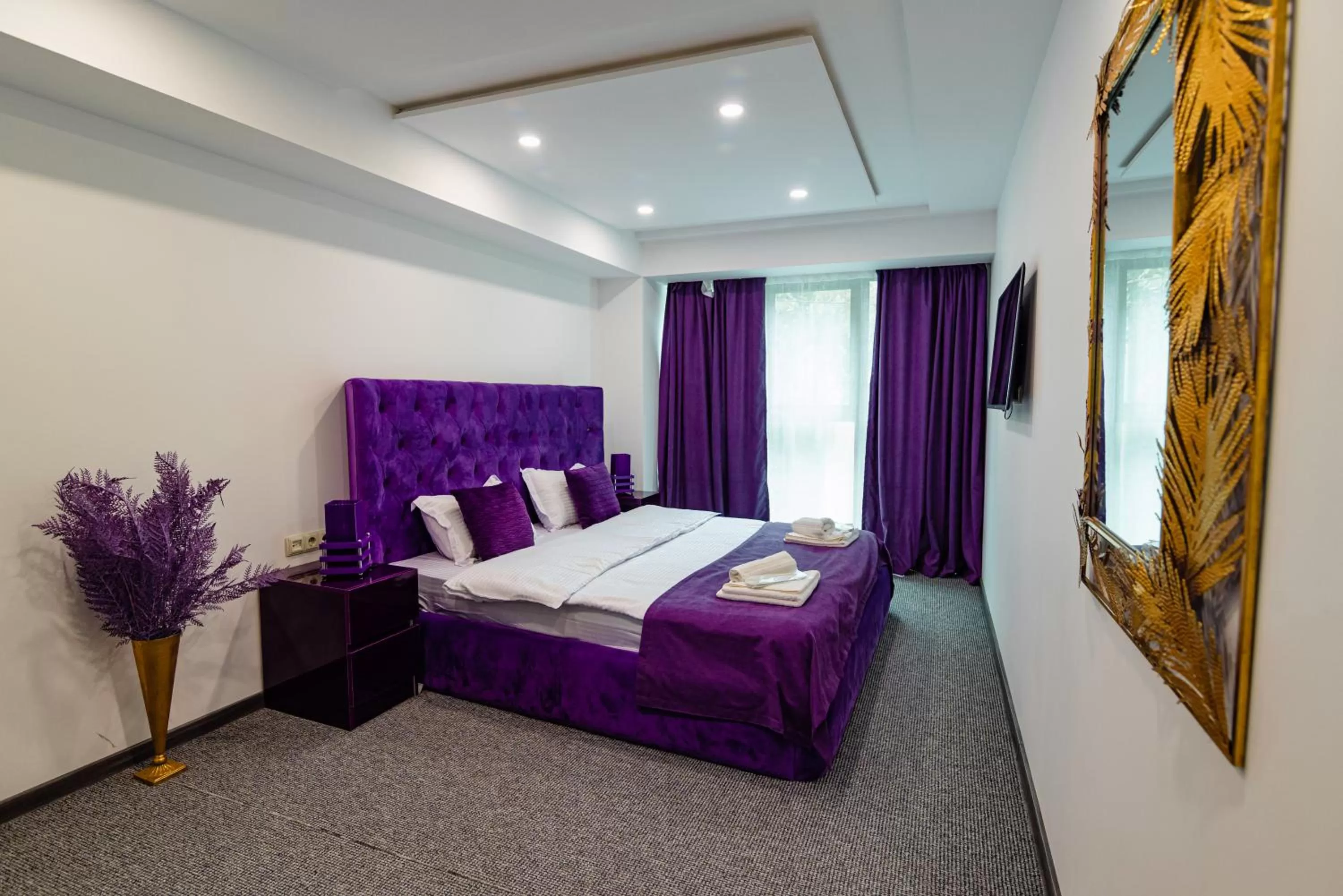 Bed in Royal Plaza Hotel