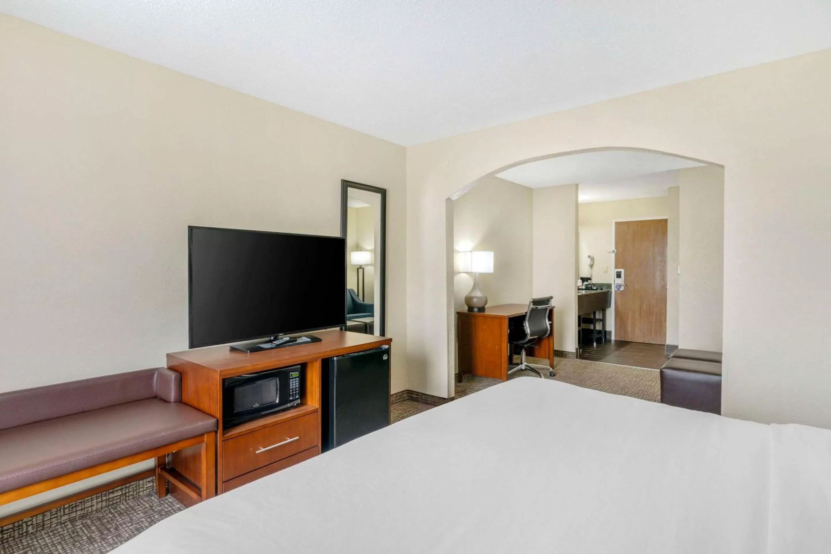 Bedroom, Bed in Comfort Inn & Suites La Grange - Louisville Area