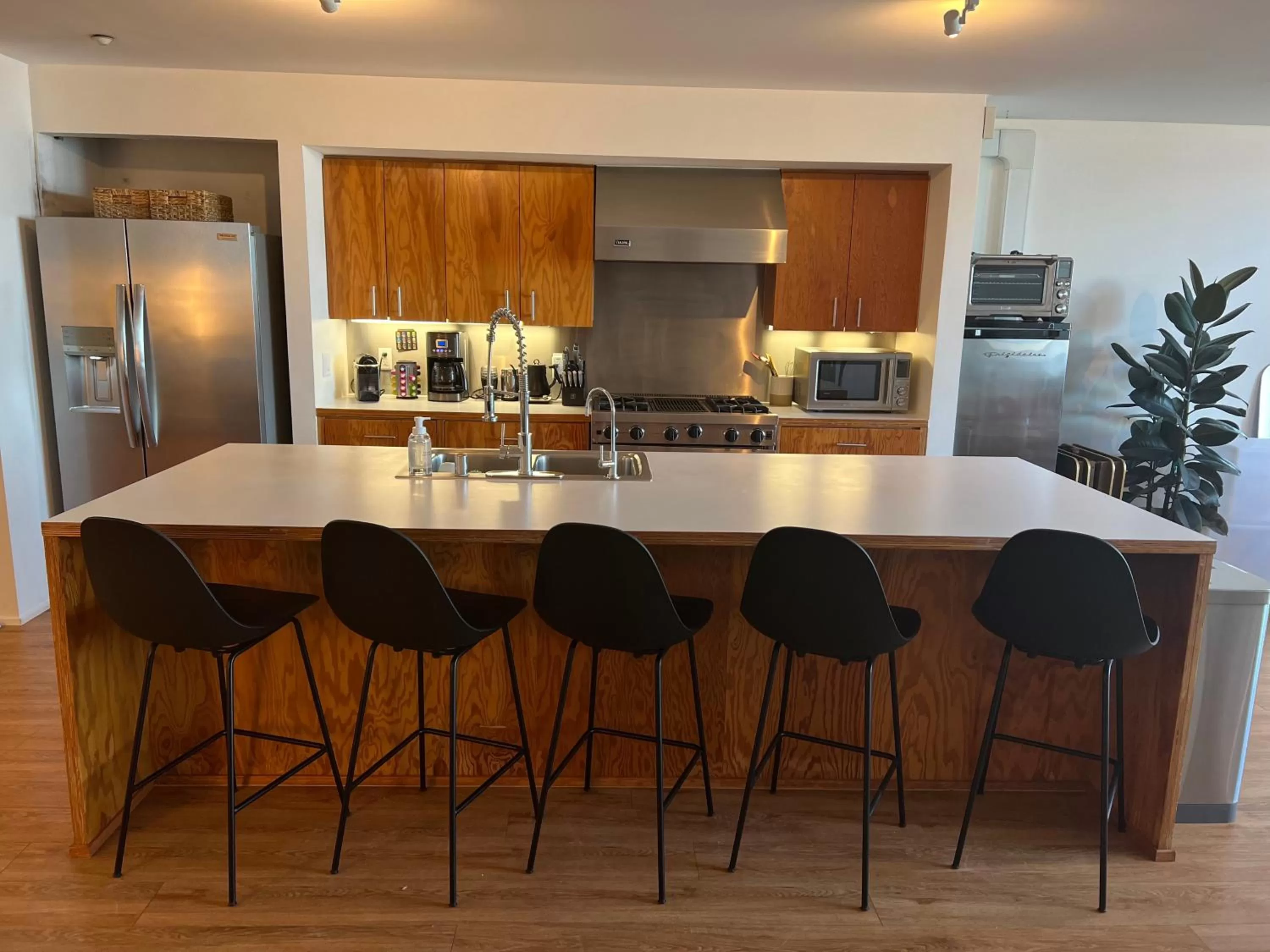 Kitchen or kitchenette in STAY OPEN Venice Beach