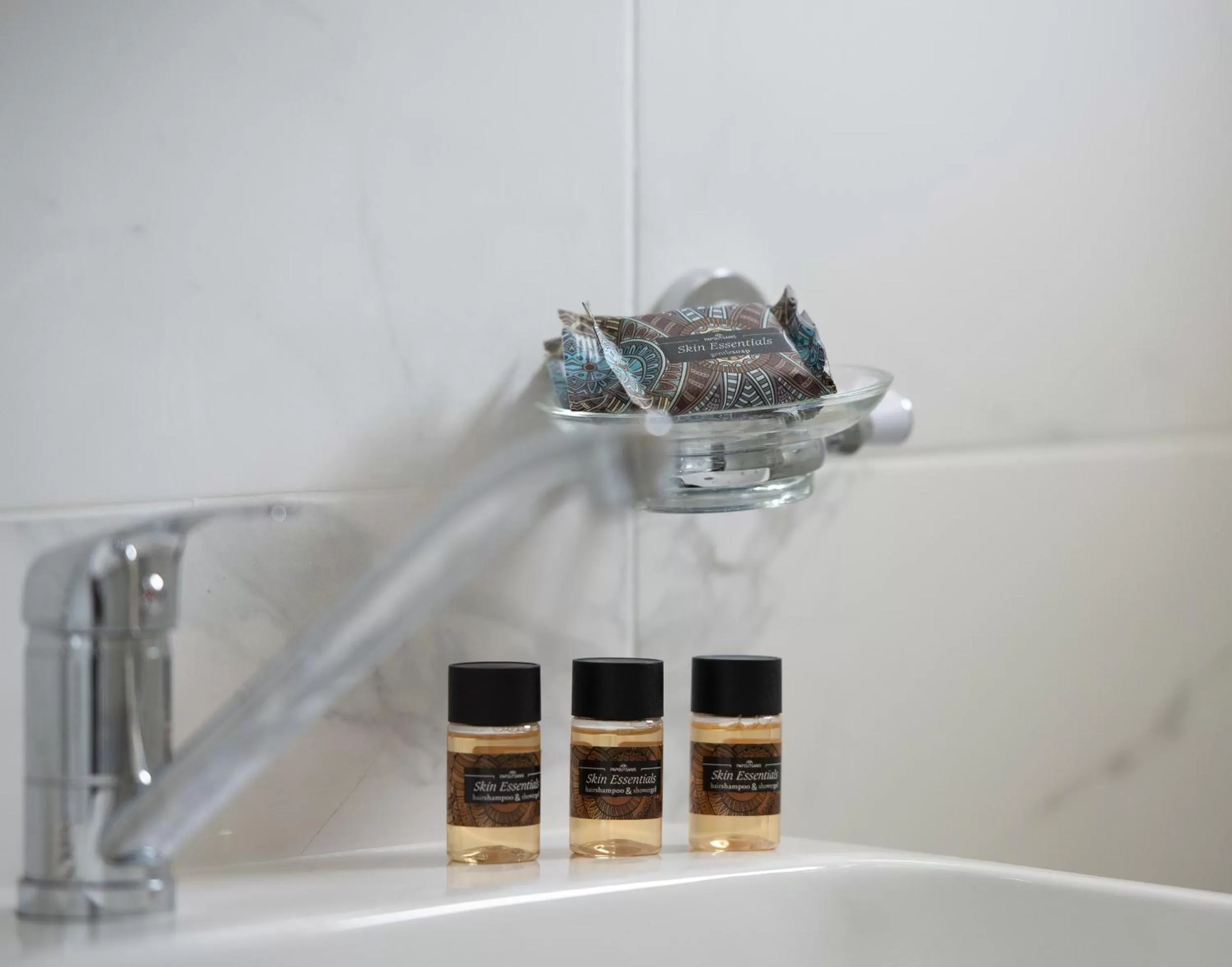 Bathroom in Grand Dodo's Triada Seaview Studios