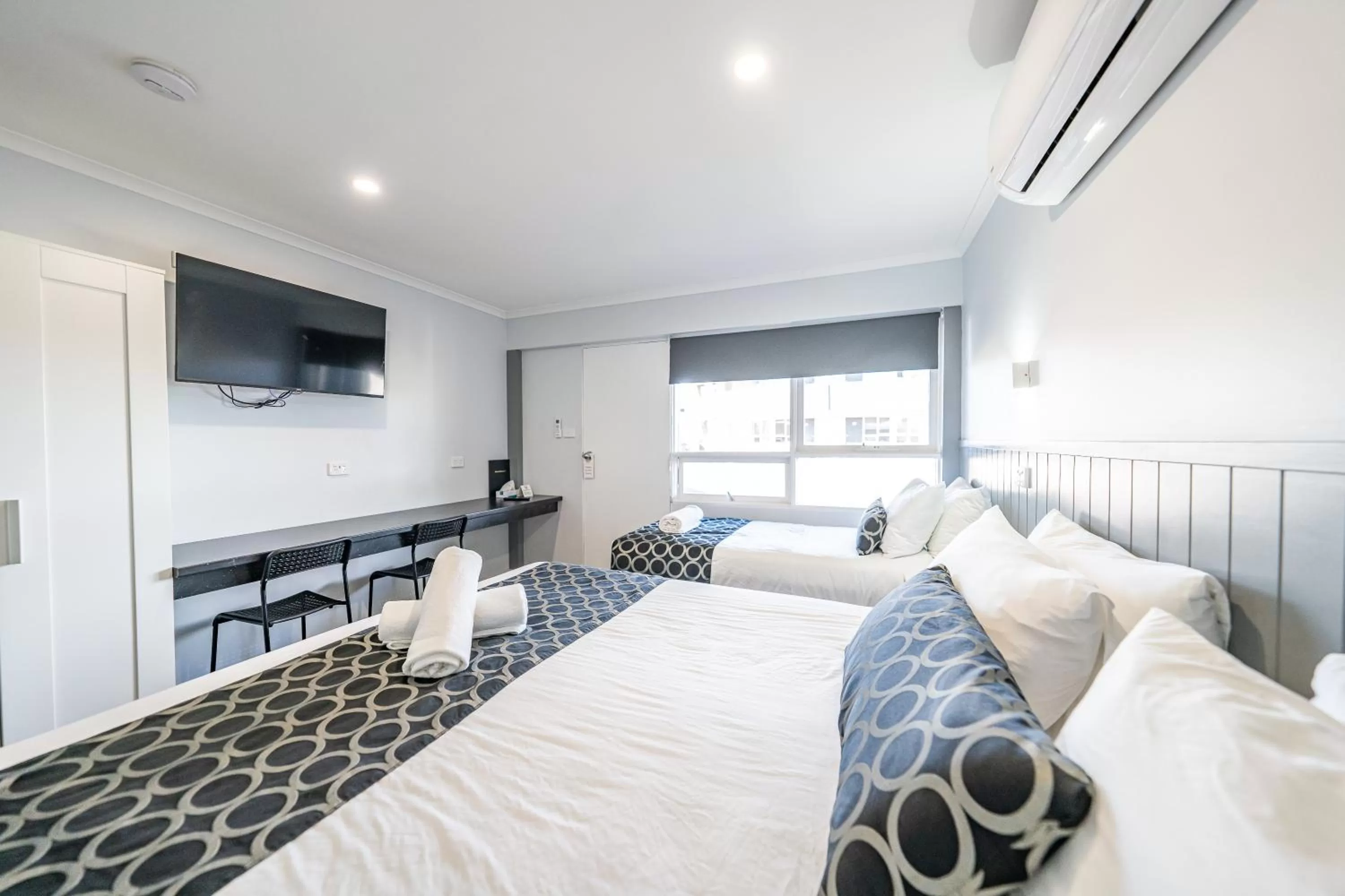 Photo of the whole room, Bed in Bega Motel