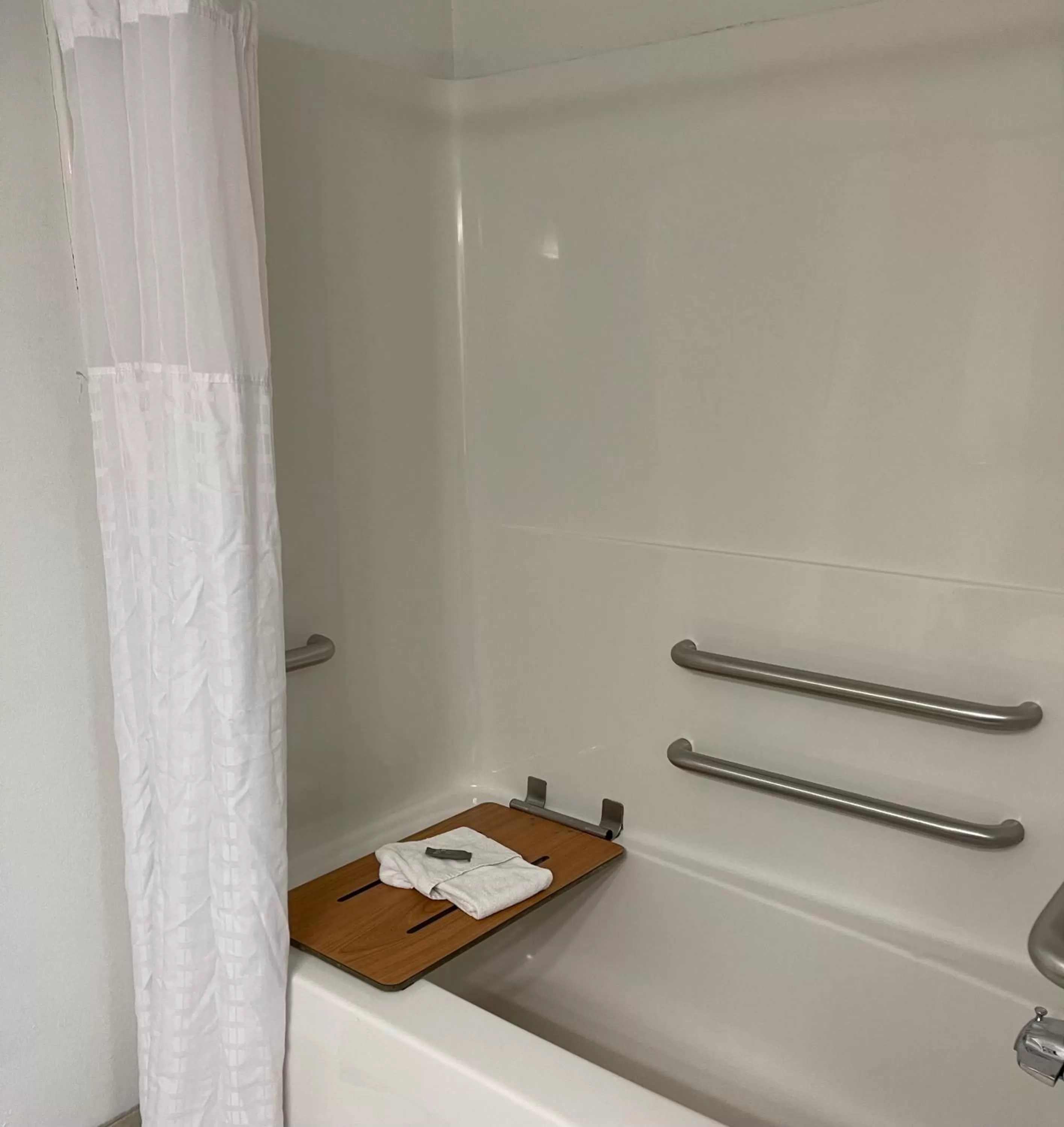 Bathroom in Country Inn & Suites by Radisson, Merrillville, IN