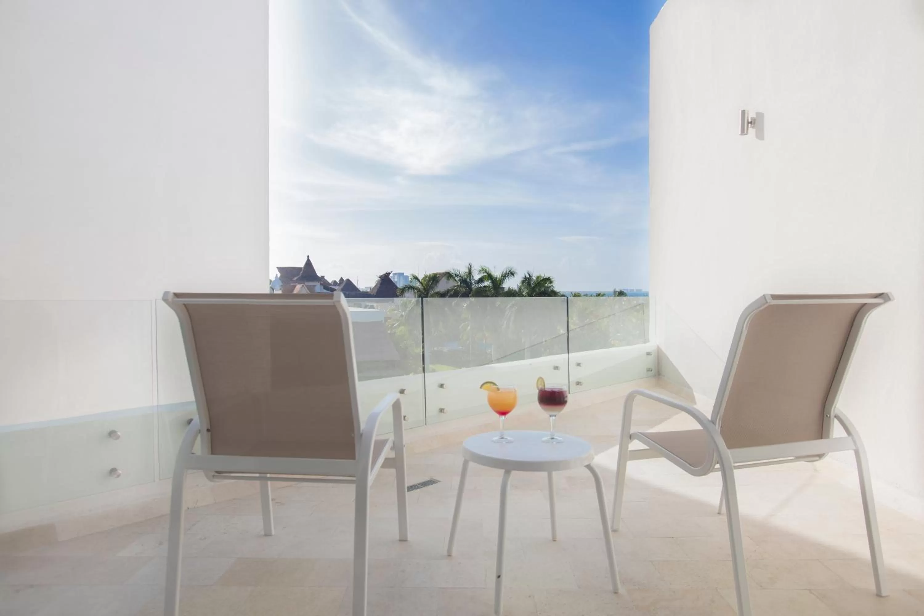 Photo of the whole room in Presidente InterContinental Cancun Resort