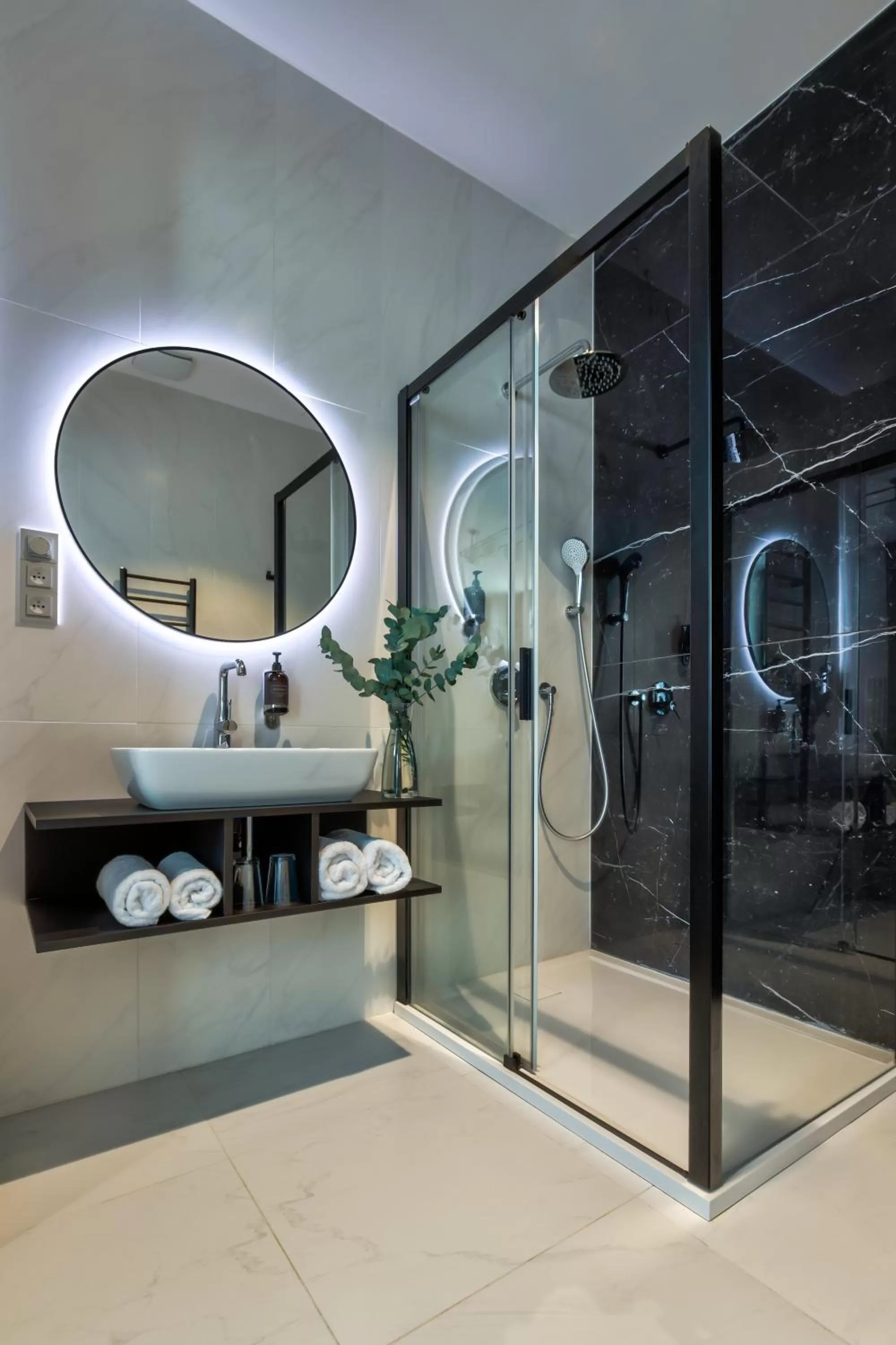 Shower in Hotel Central Park