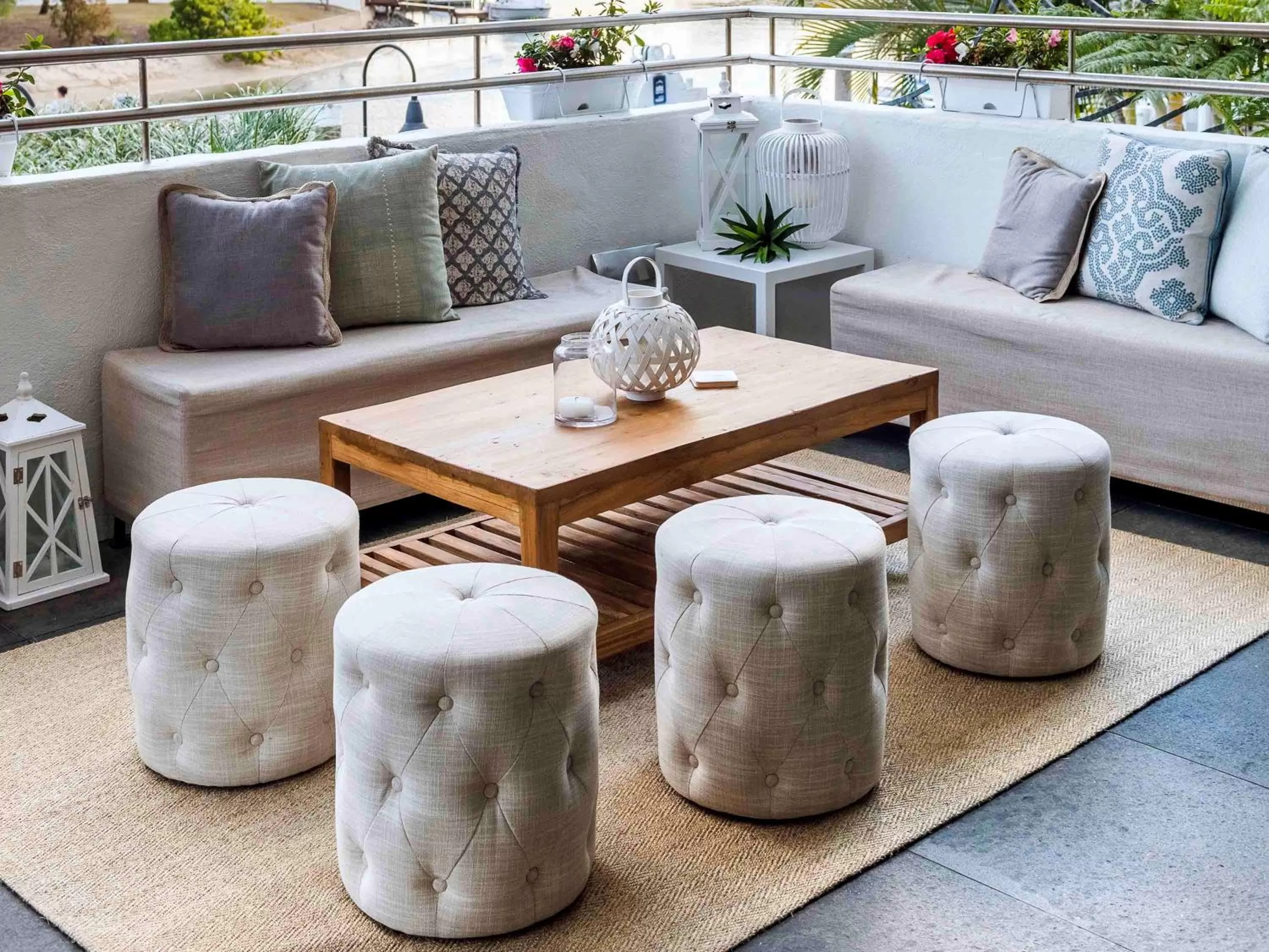 Lounge or bar in Sofitel Noosa Pacific Resort