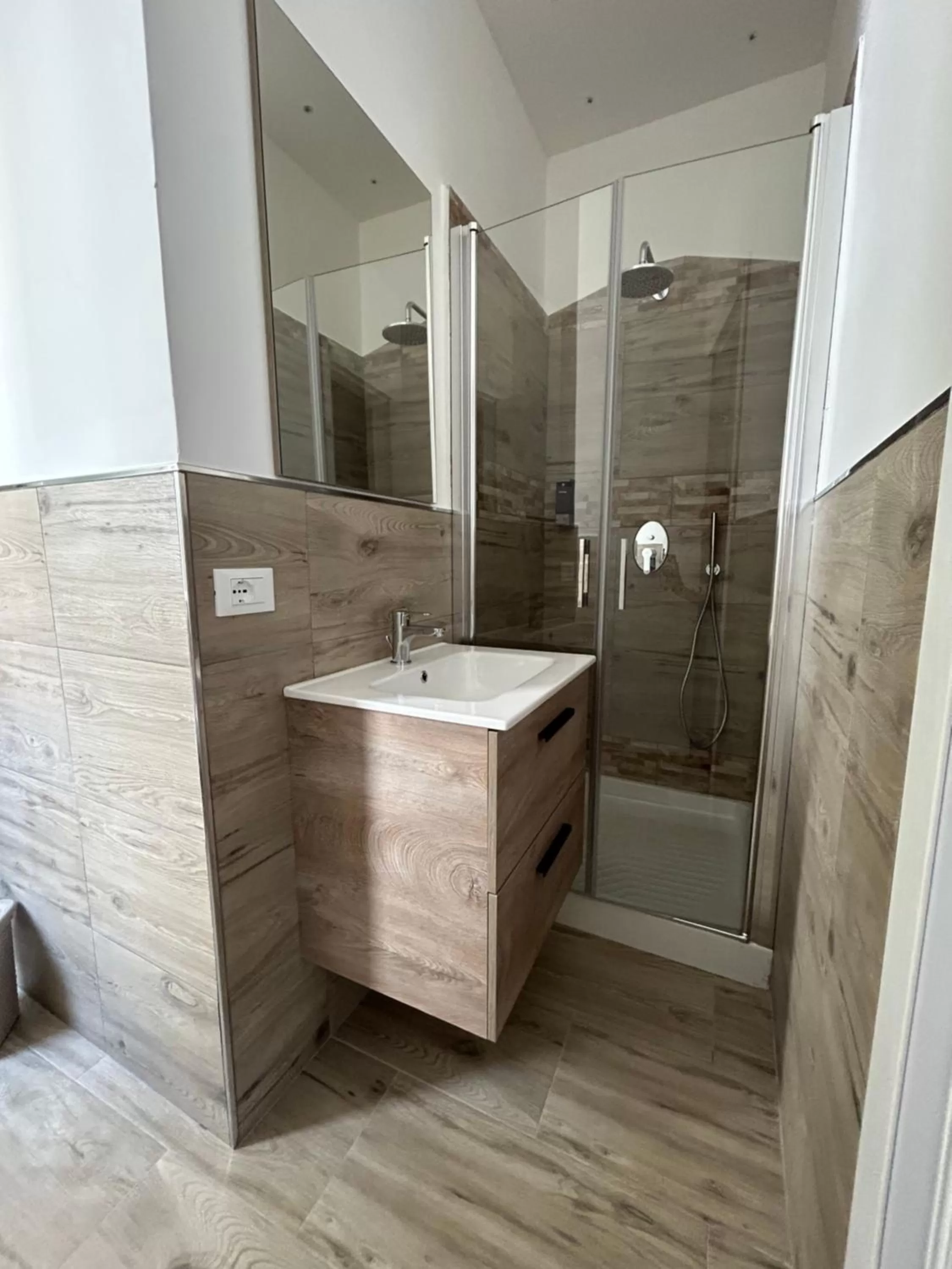 Shower, Bathroom in Aqua B&B - Rooms and Apartments