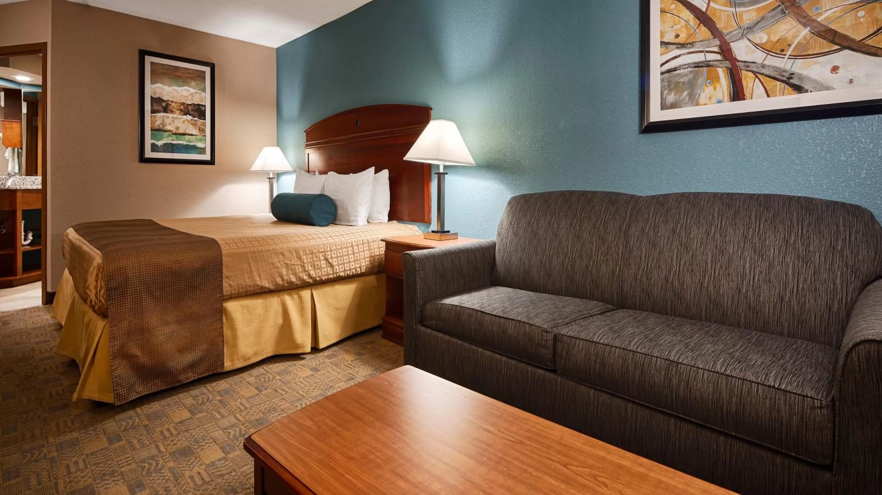 Photo of the whole room, Bed in Days Inn by Wyndham Englewood Dayton Airport