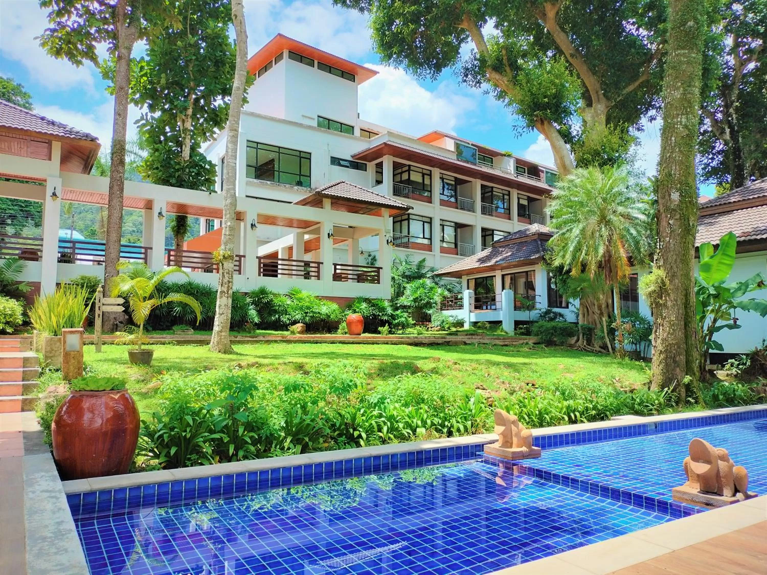 Garden in Chang Buri Resort & Koh Chang Hillside