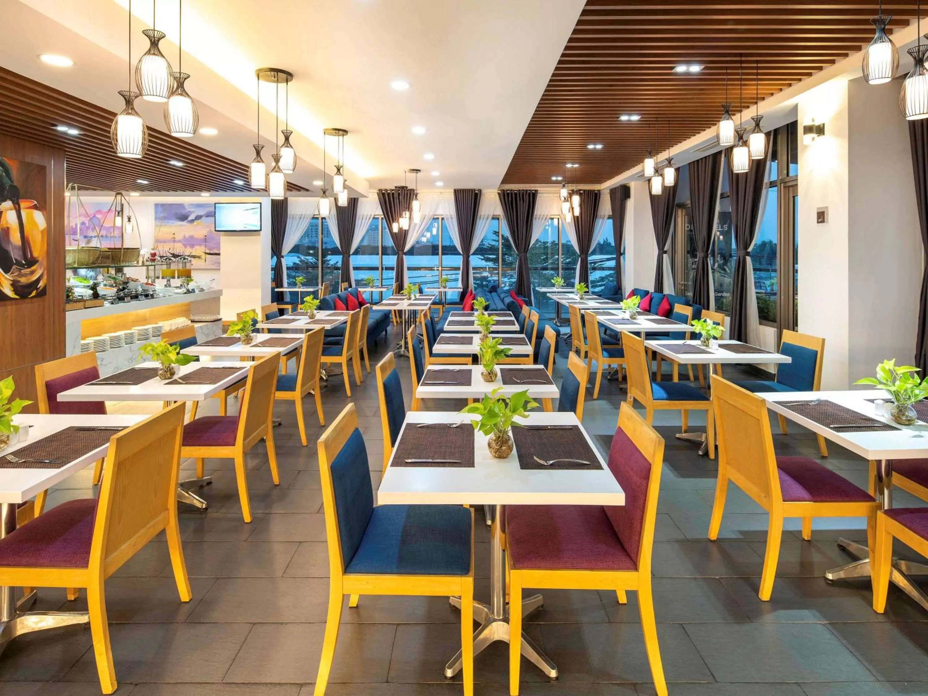 Restaurant/places to eat in Ibis Saigon South