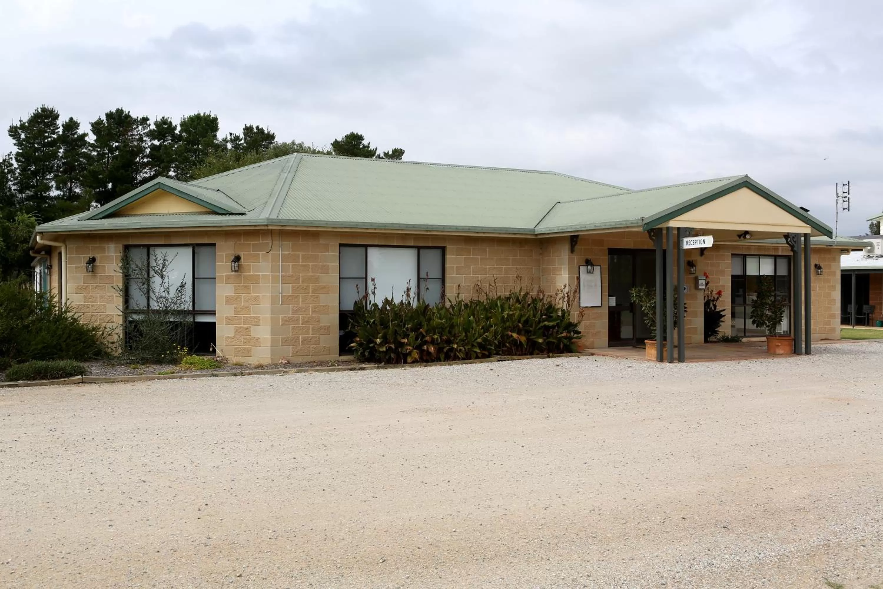 Property building in Mudgee Vineyard Motor Inn
