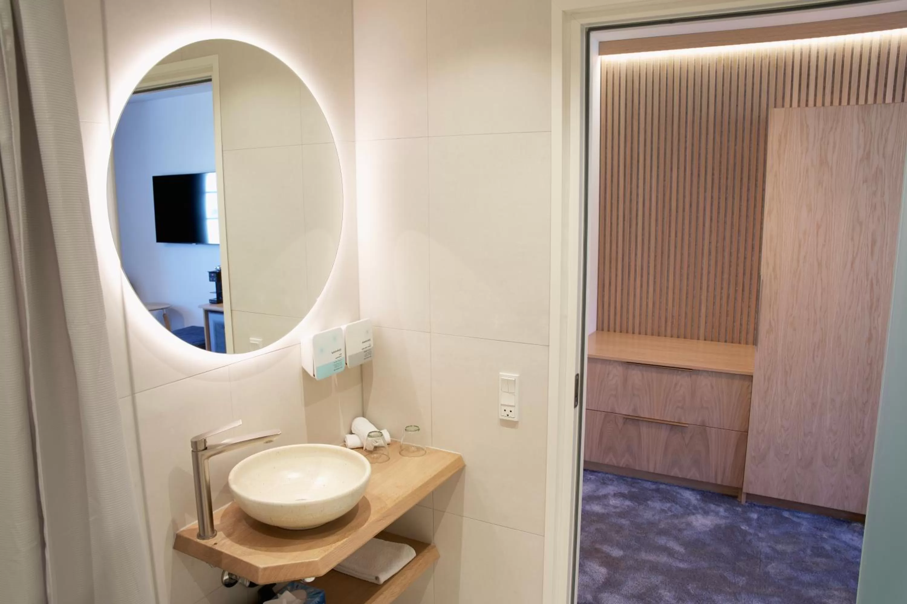 Shower in Skagen Harbour Hotel