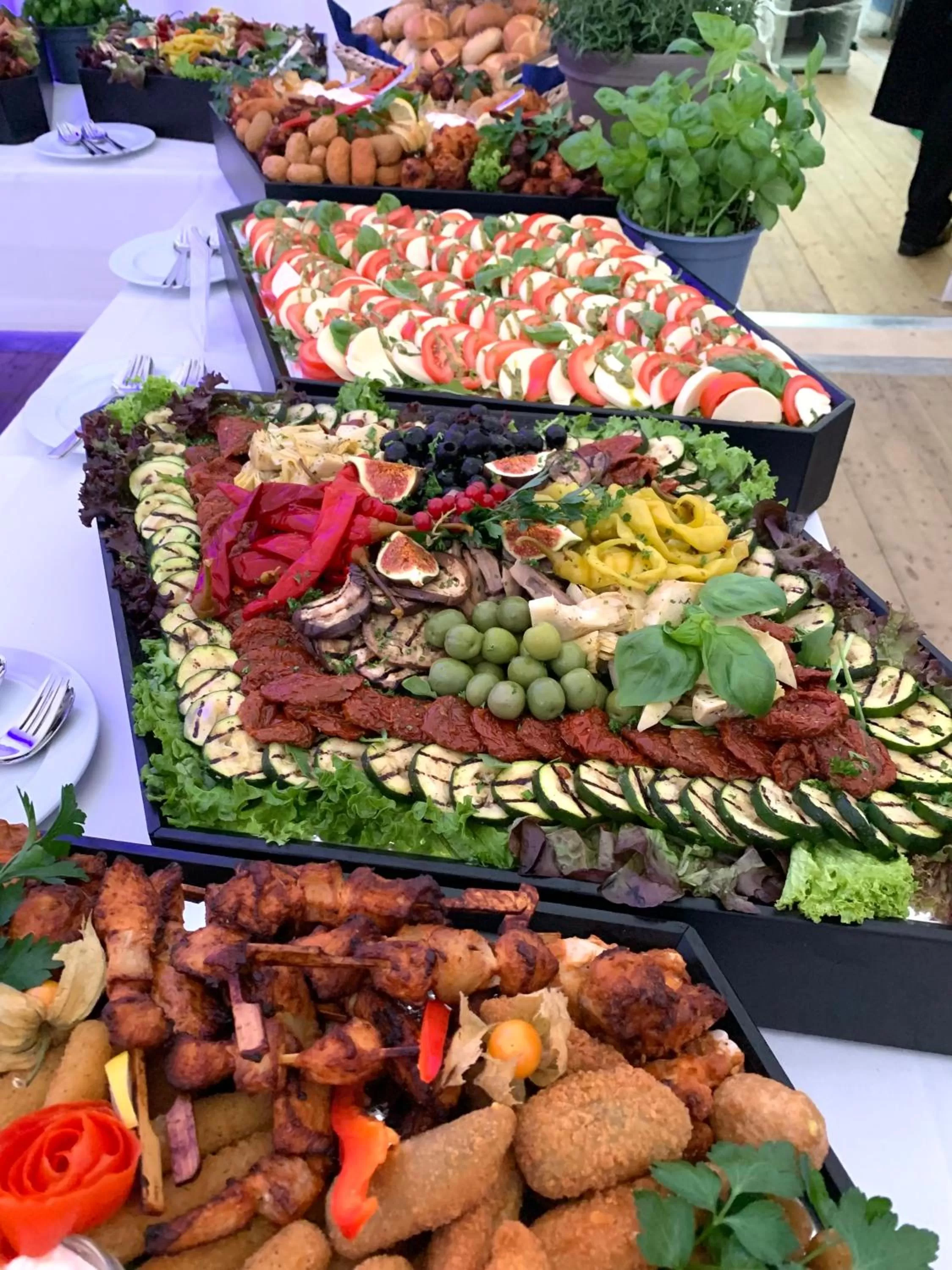 Food and drinks in Boutique Hotel Goldene Henne