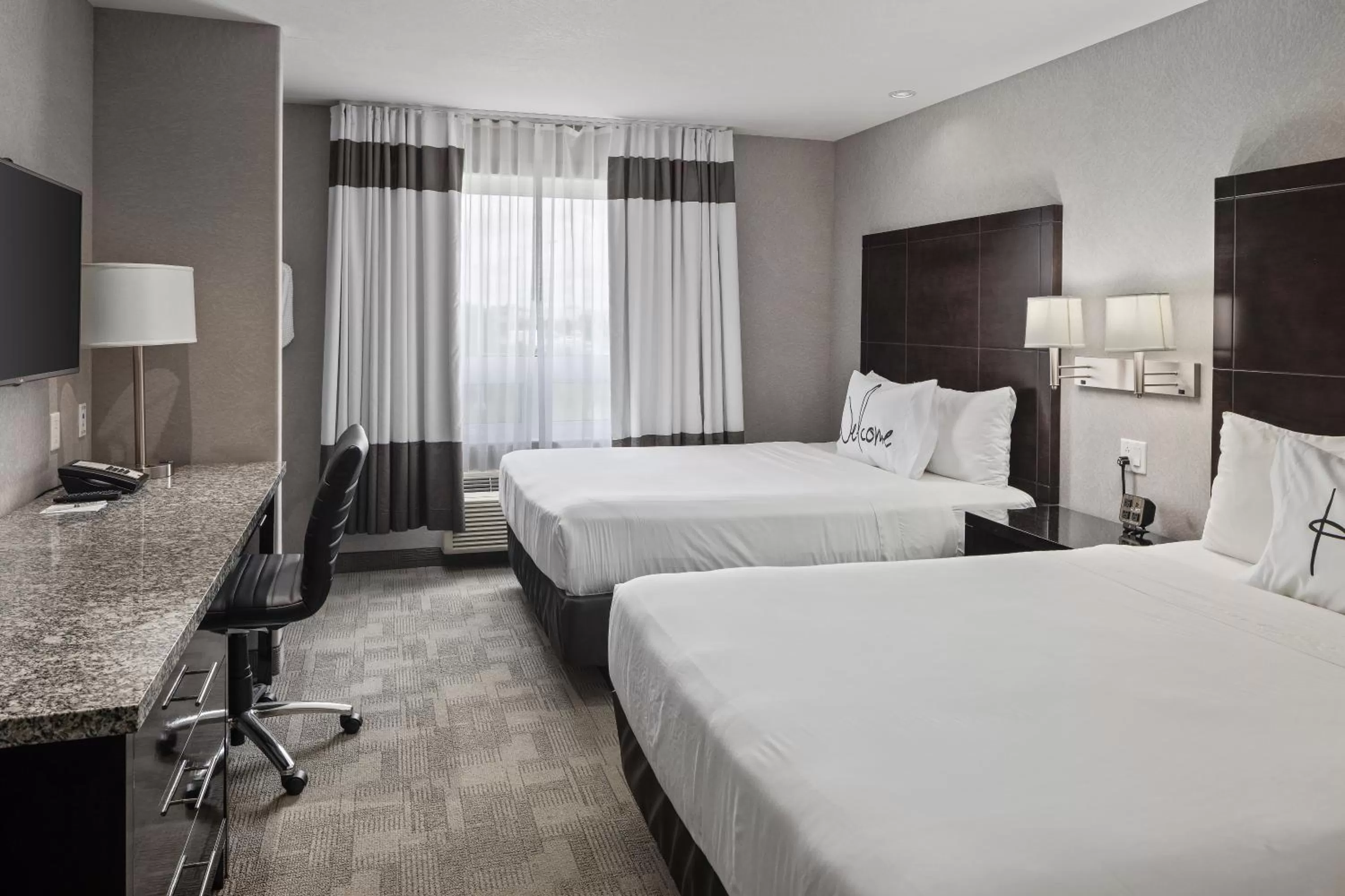 Bed in Home Inn & Suites Regina Airport