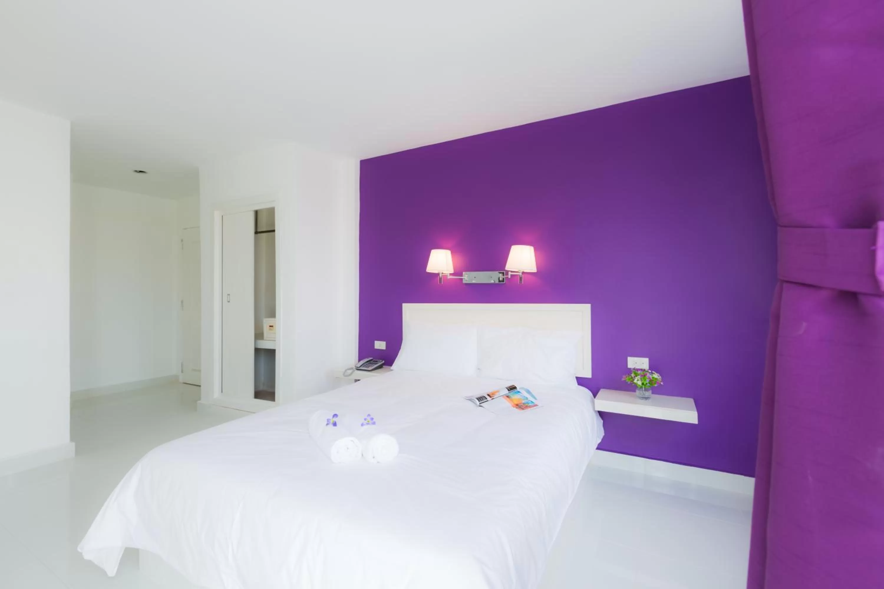 Photo of the whole room, Bed in Hotel Zing Phnom Penh