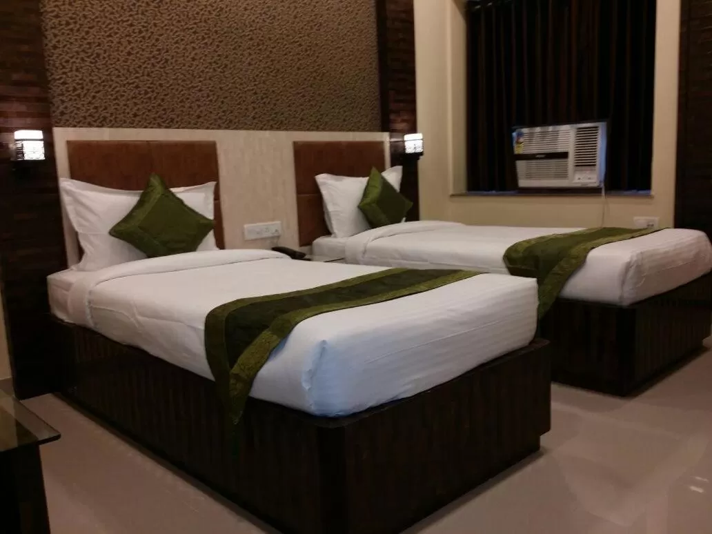 Bed in Diamond Plaza