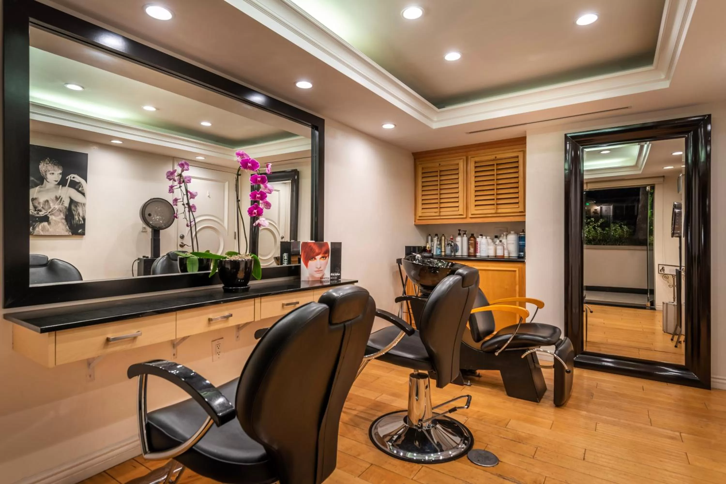 Area and facilities in Beverly Hills Plaza Hotel & Spa