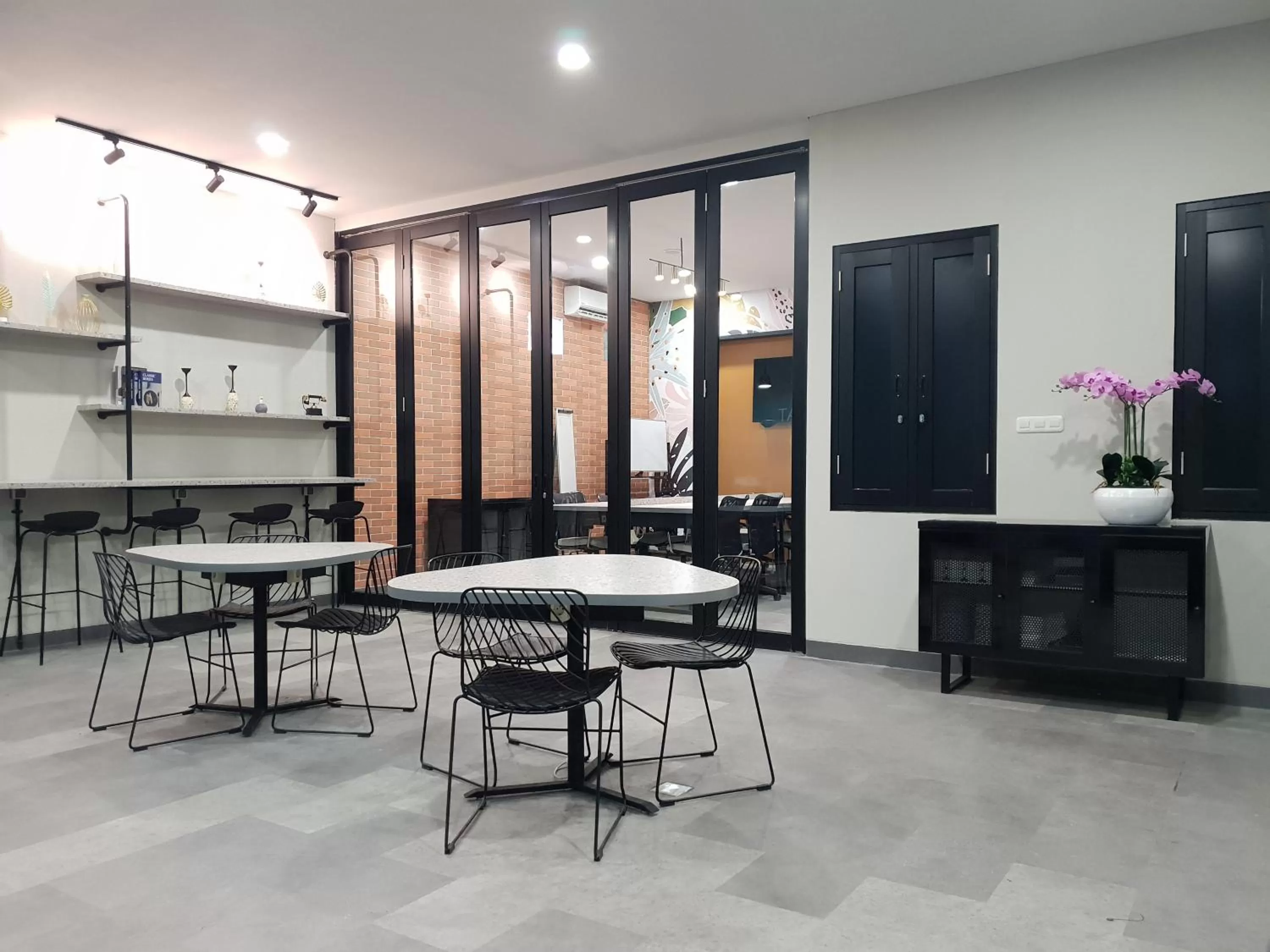 Dining area in Sambina Prime