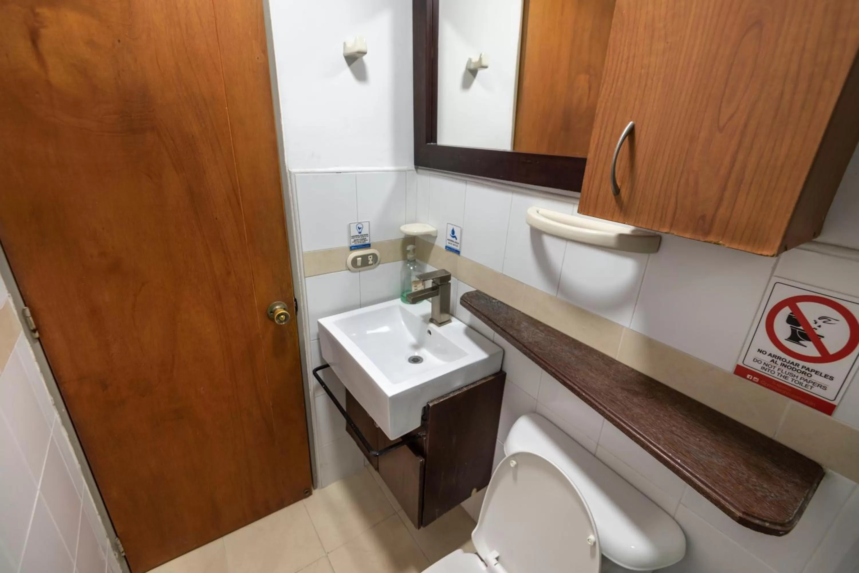 Shower, Bathroom in Poblado Guest House