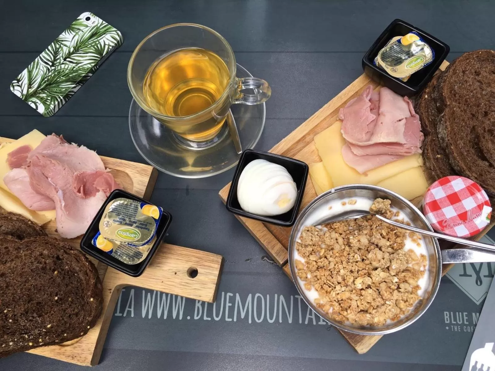 Food close-up in Stravinsky Slapen