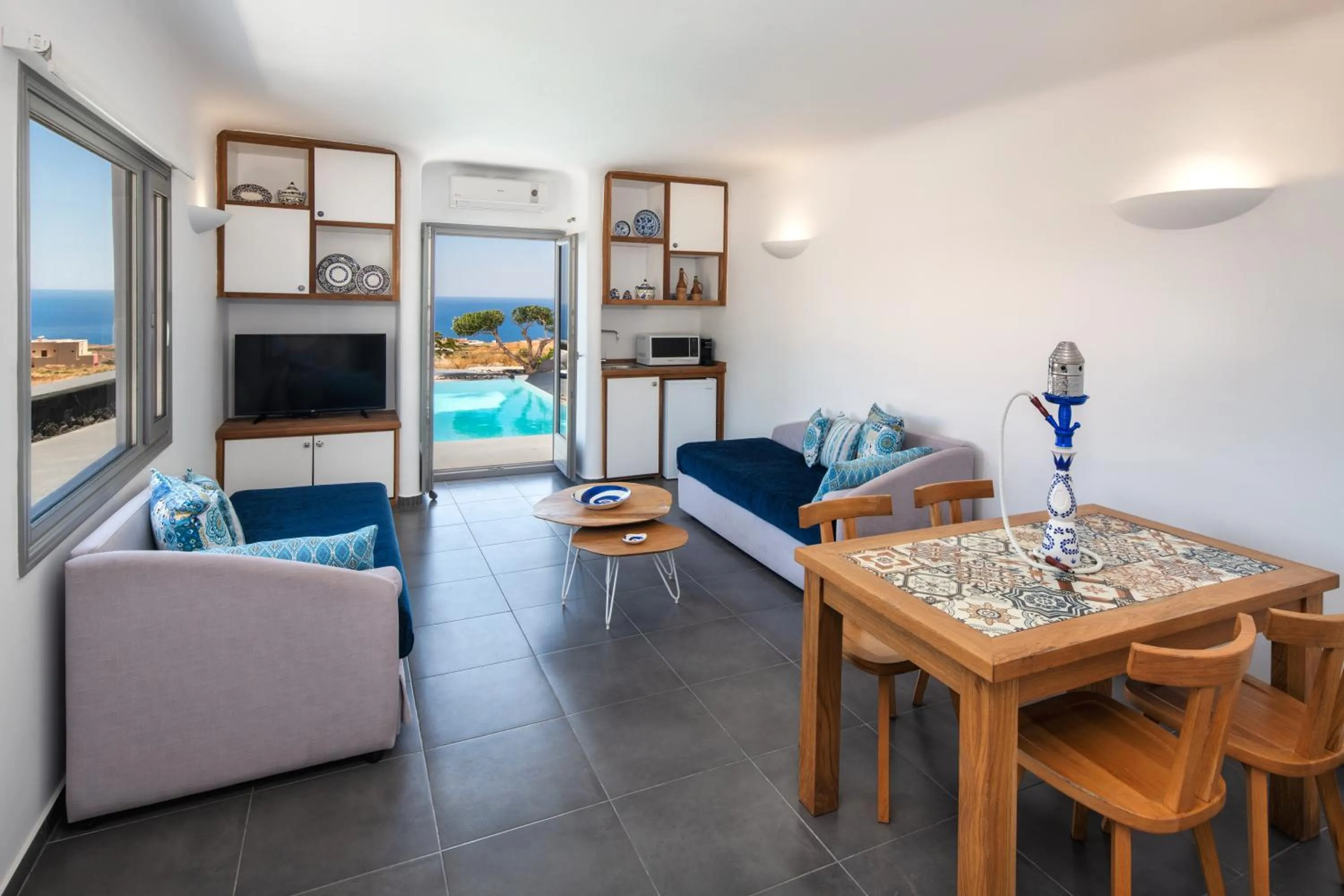 TV and multimedia in San Marino Suites by Calm Collection