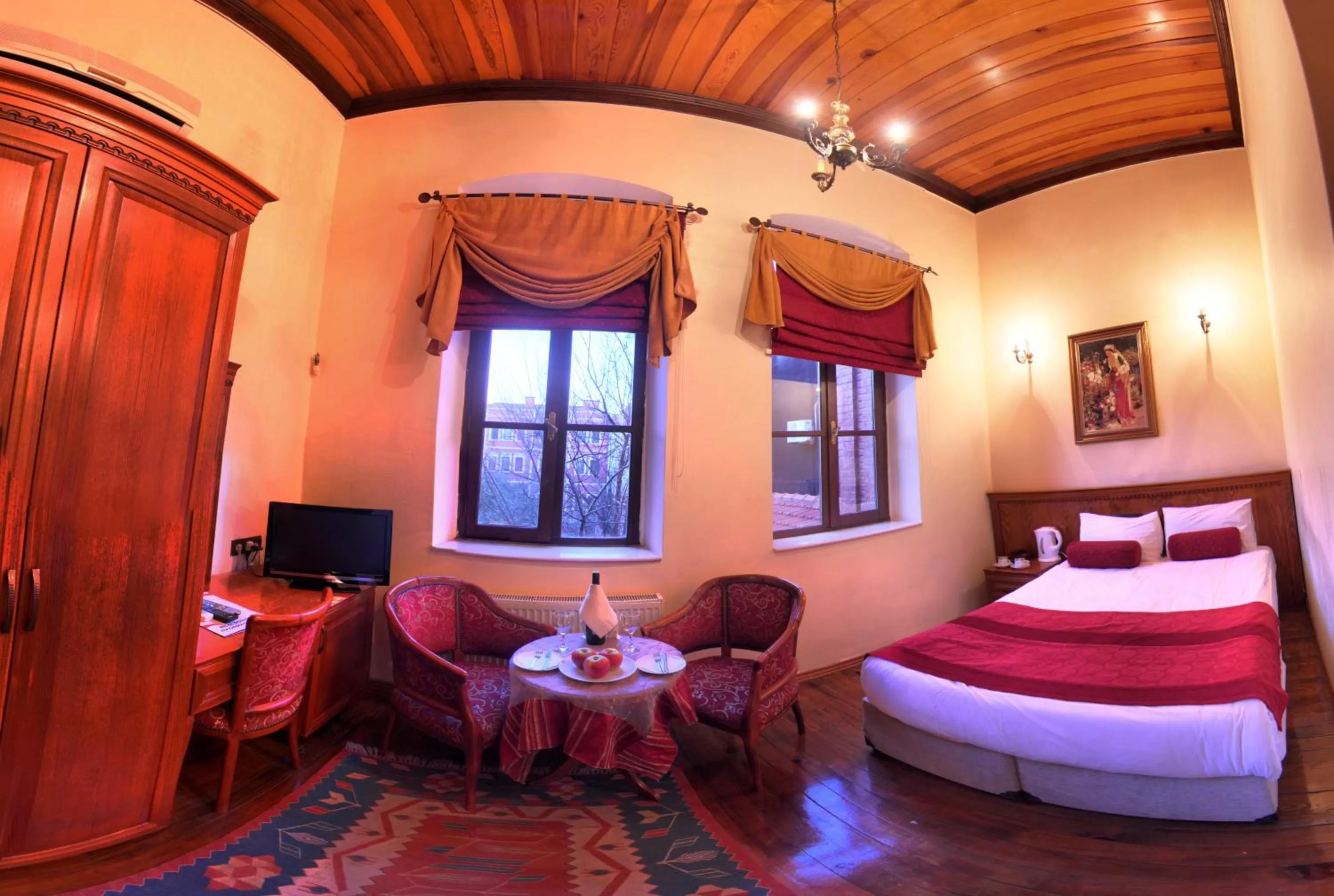 Seating area, Bed in Kervansaray Canakkale Hotel - Special Category