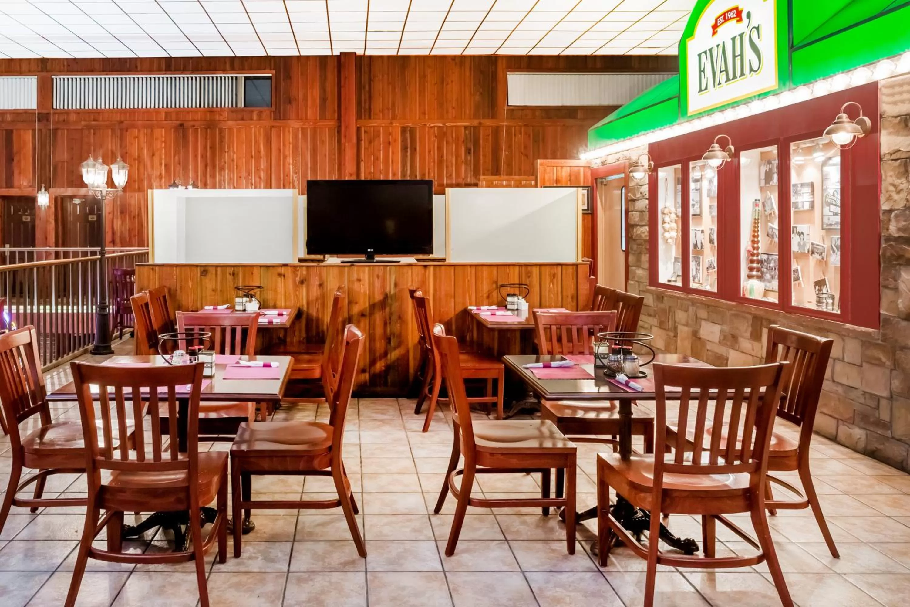 Restaurant/places to eat in Ramada by Wyndham Ely