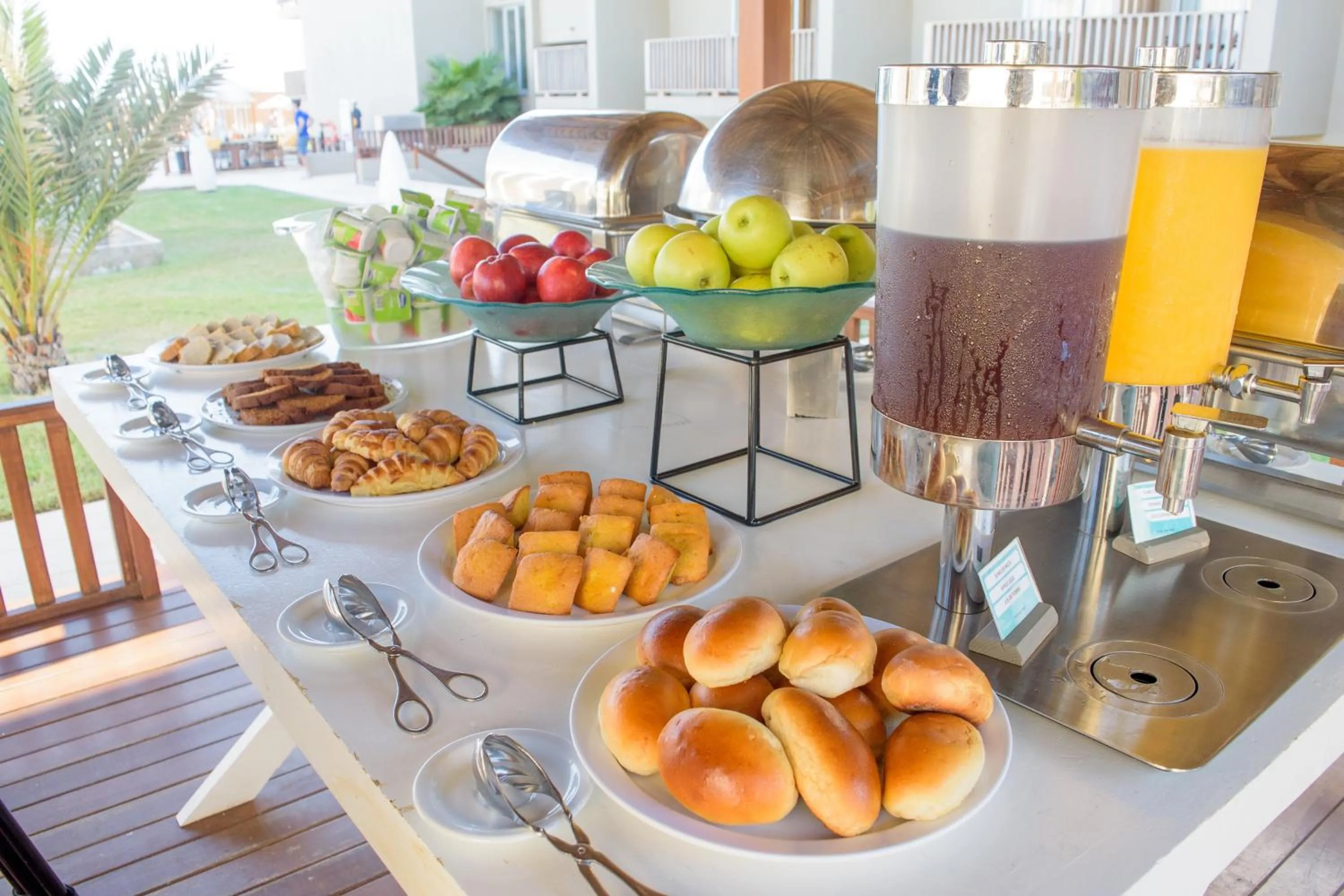 Food in Oasis Salinas Sea