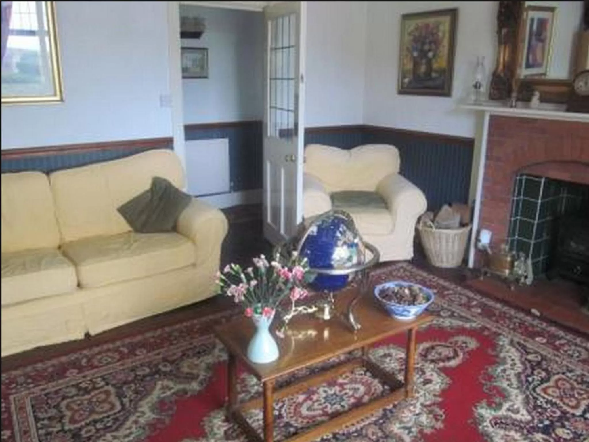 Communal lounge/ TV room in Upton Cross B&B