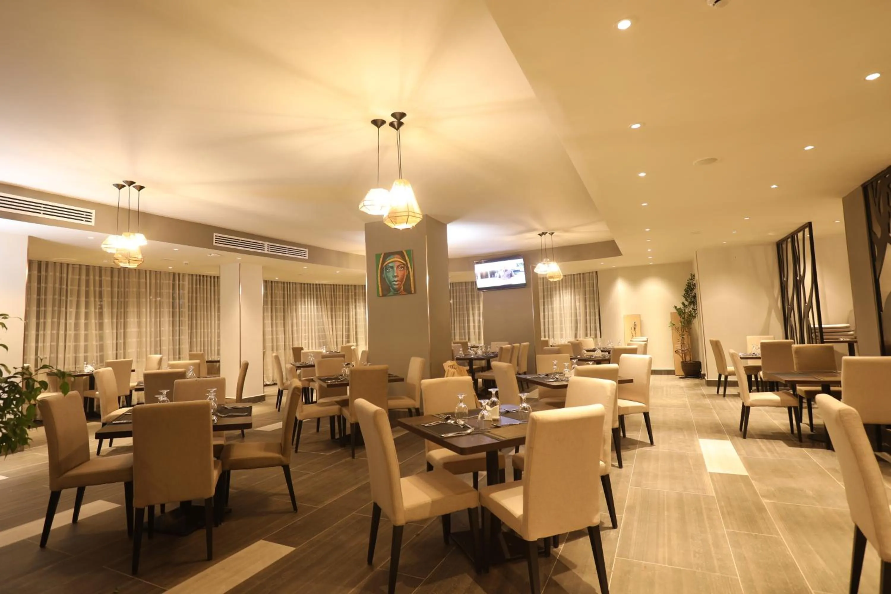 Restaurant/places to eat in Mado Hotel