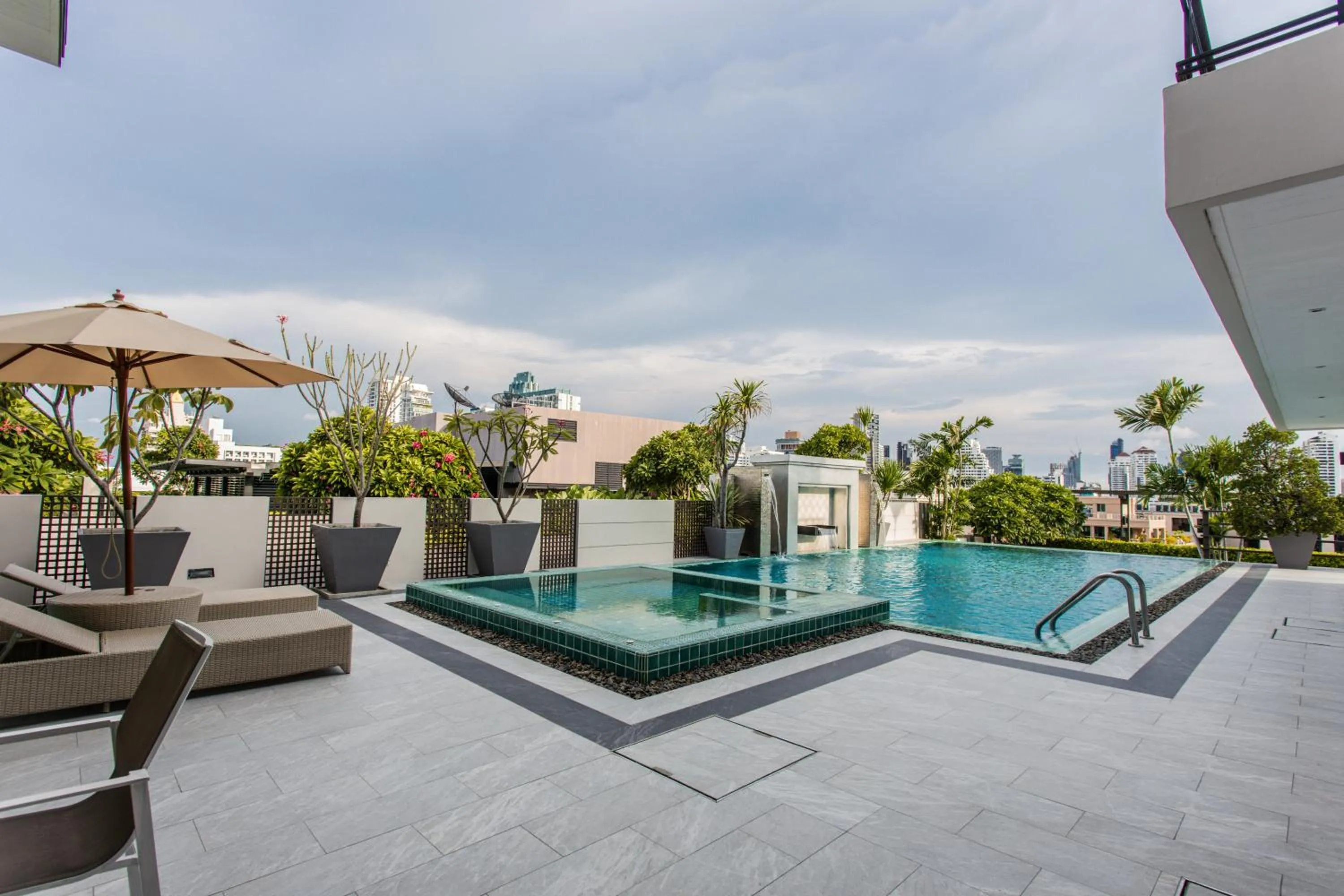 Swimming pool in D Varee Montara Thonglor 25