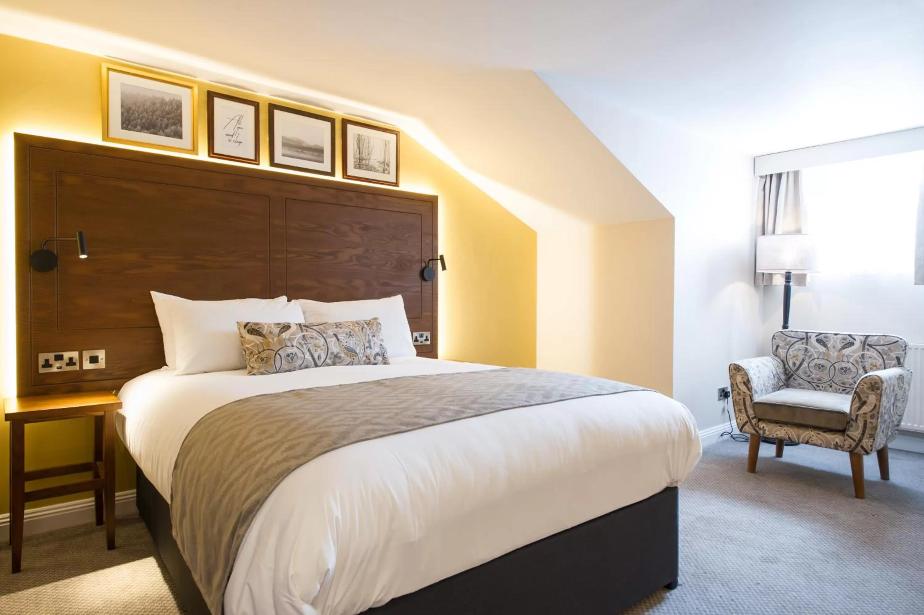 Photo of the whole room, Bed in The Foxglove by Innkeeper's Collection