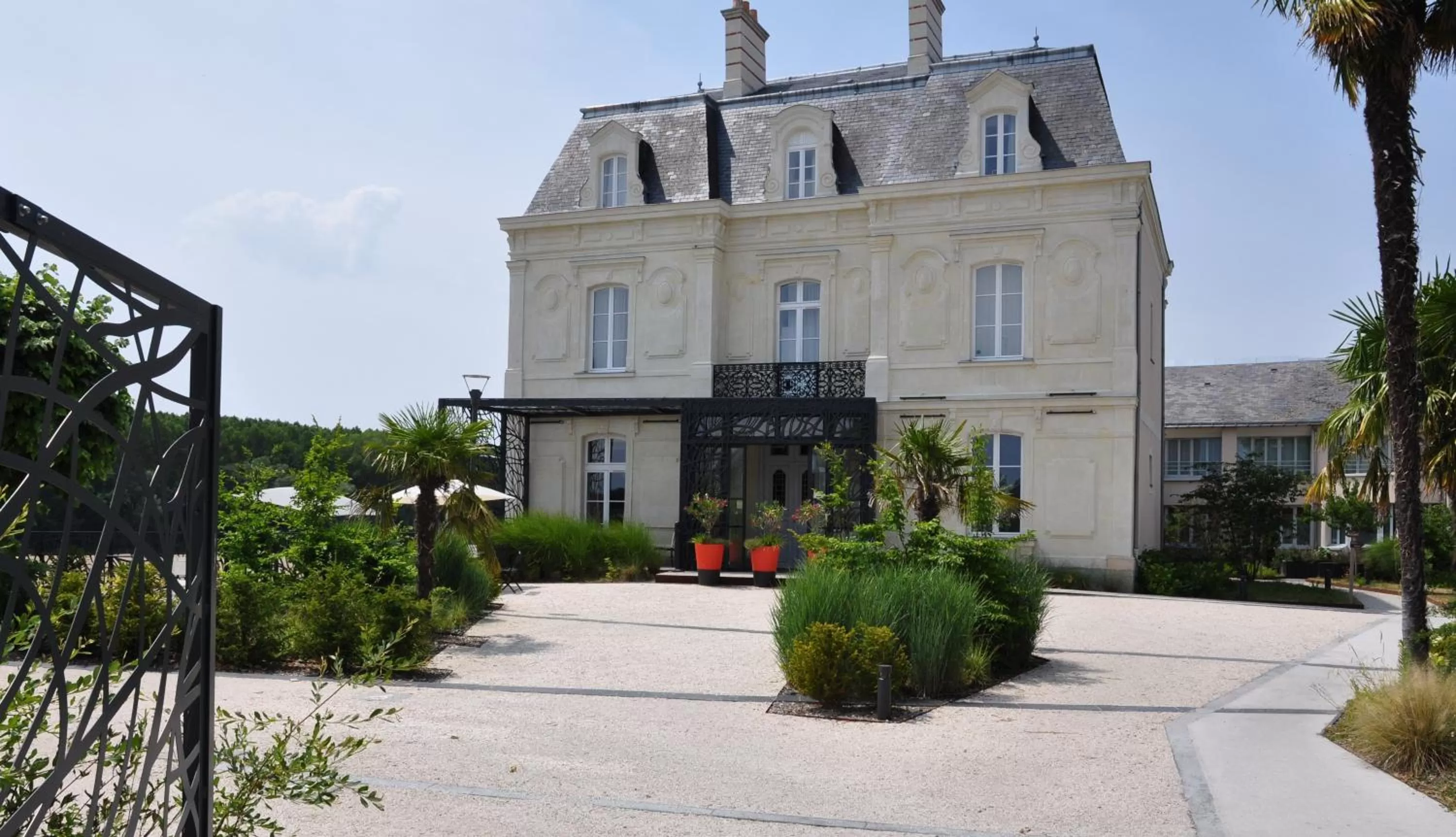 Facade/entrance in Les 3 Lieux - Hôtel, Restaurant, Espace sensoriel
