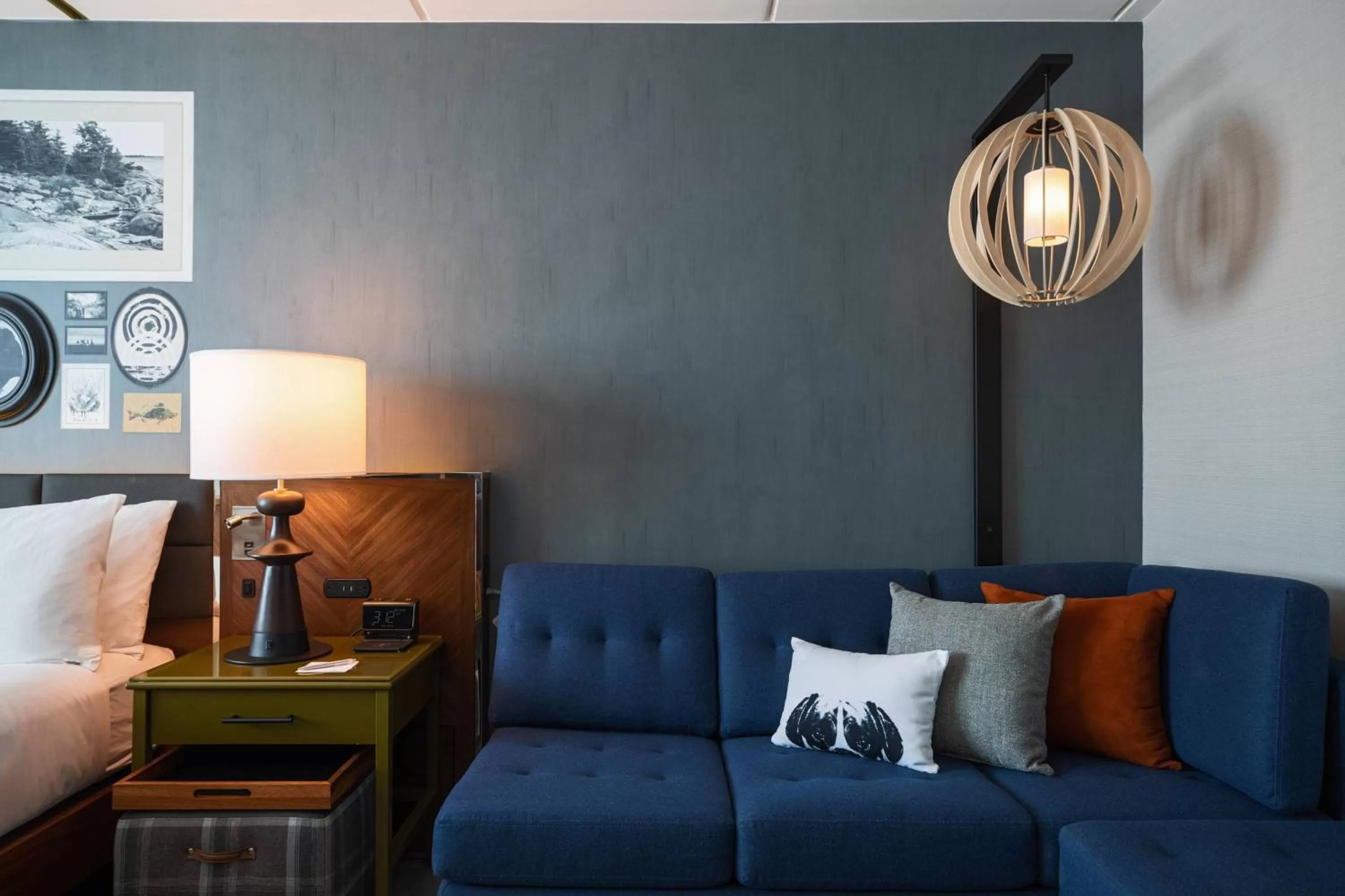 Photo of the whole room in Renaissance Minneapolis Bloomington Hotel