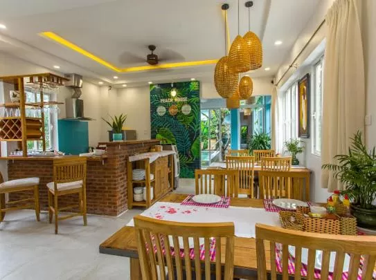 Restaurant/Places to Eat in Peach House