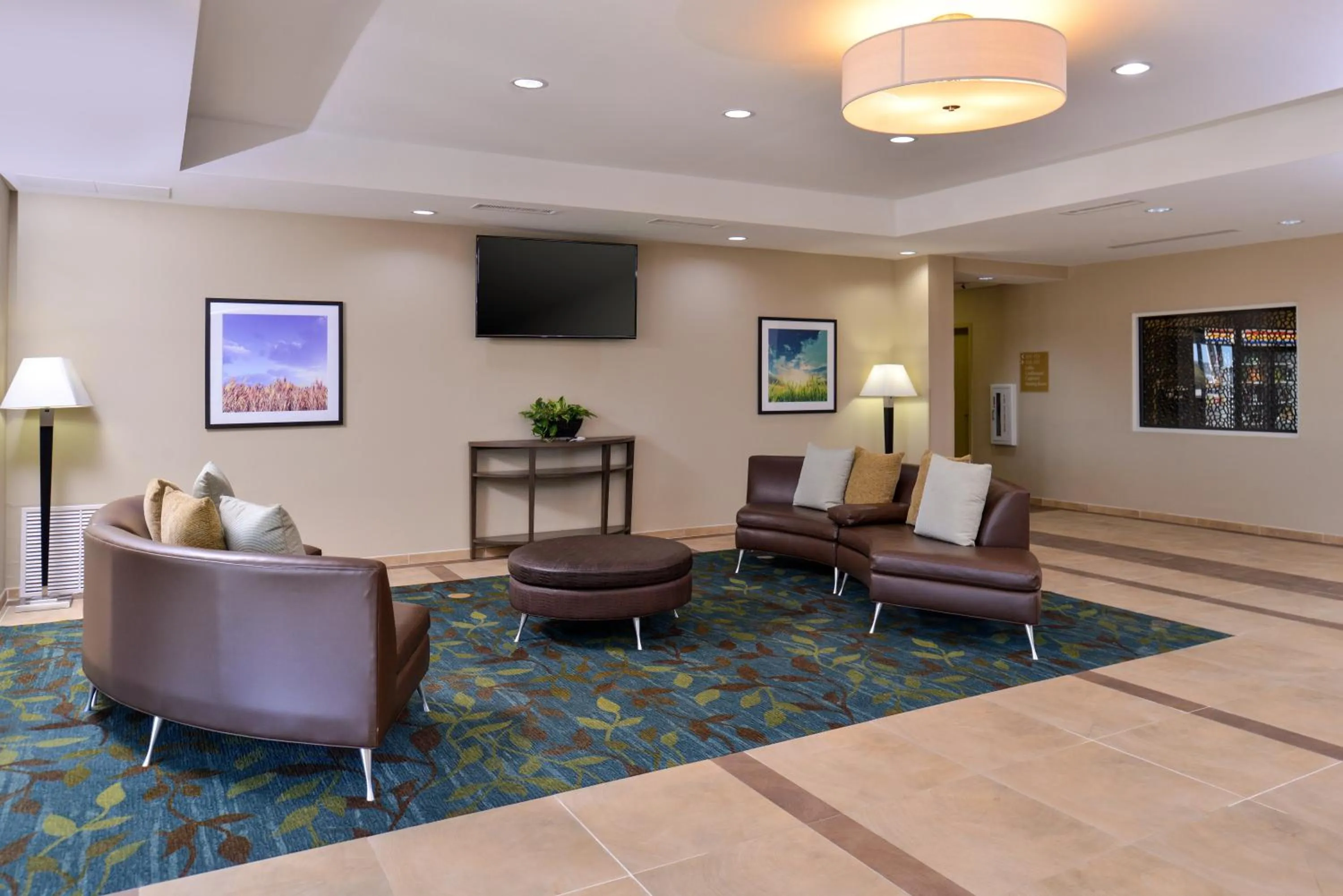 Lobby or reception in Candlewood Suites Kenedy by IHG