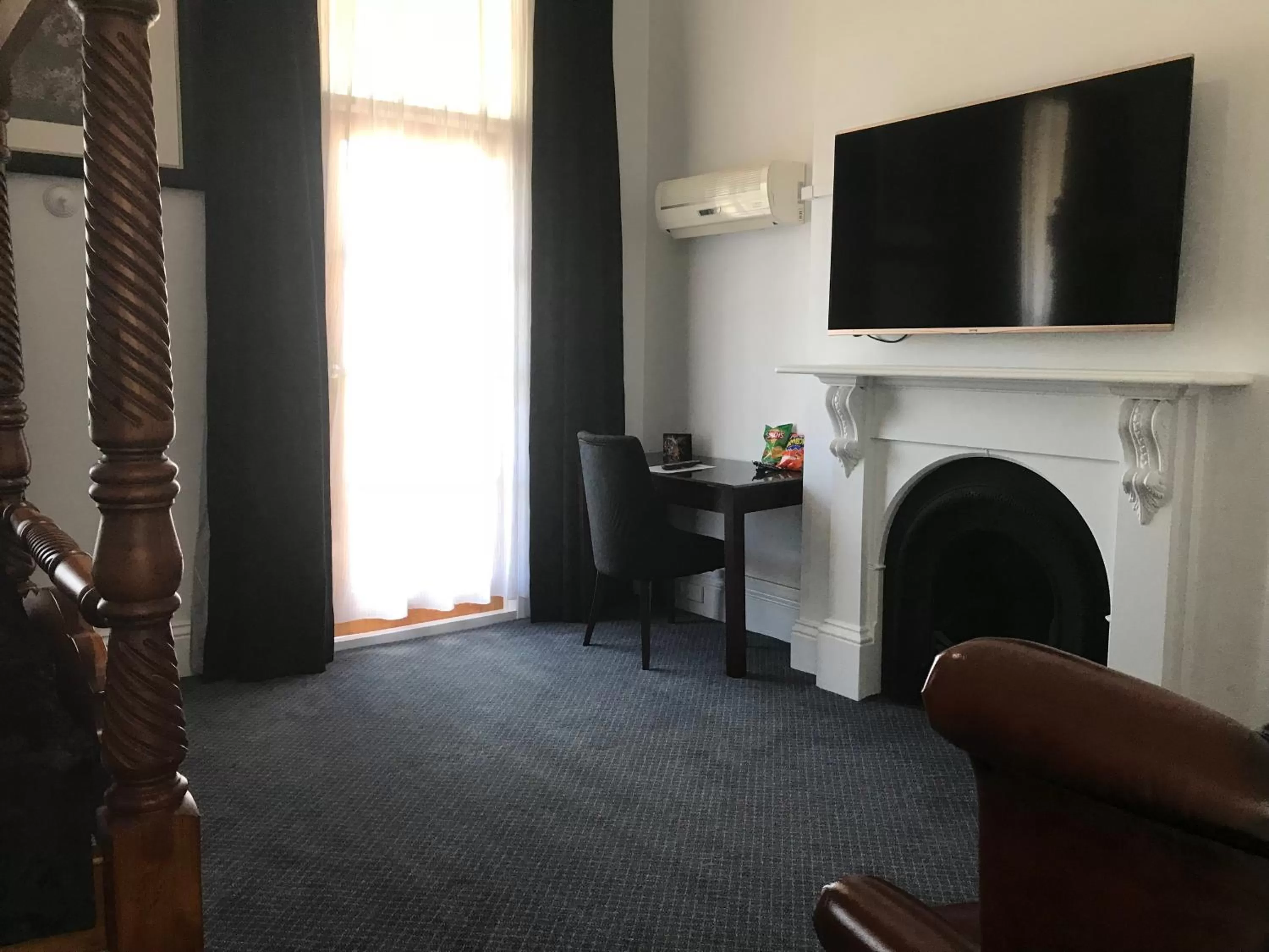 TV and multimedia in Art Hotel on York