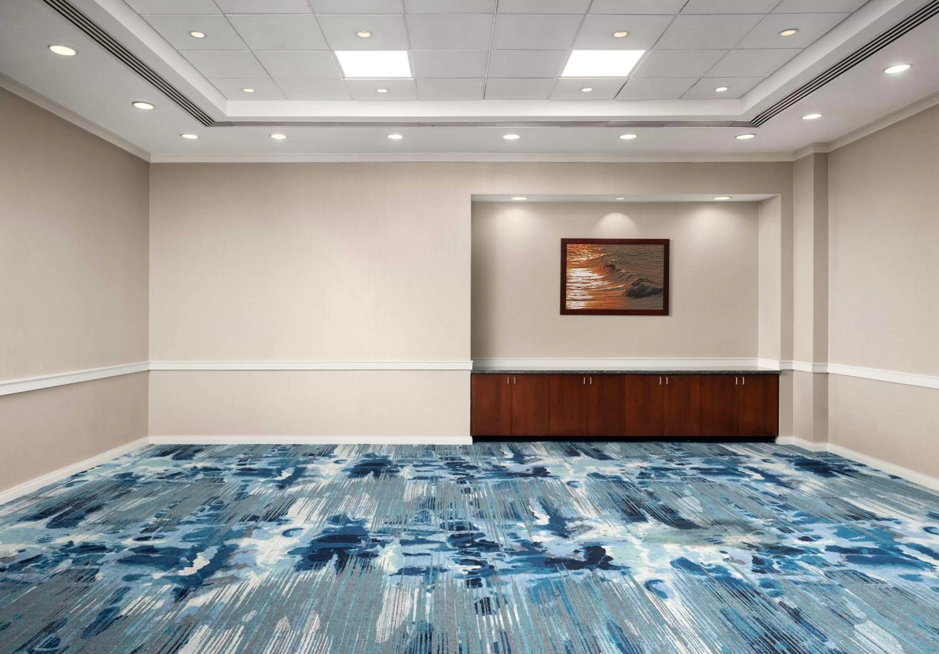 Meeting/conference room, Bed in Hilton Virginia Beach Oceanfront