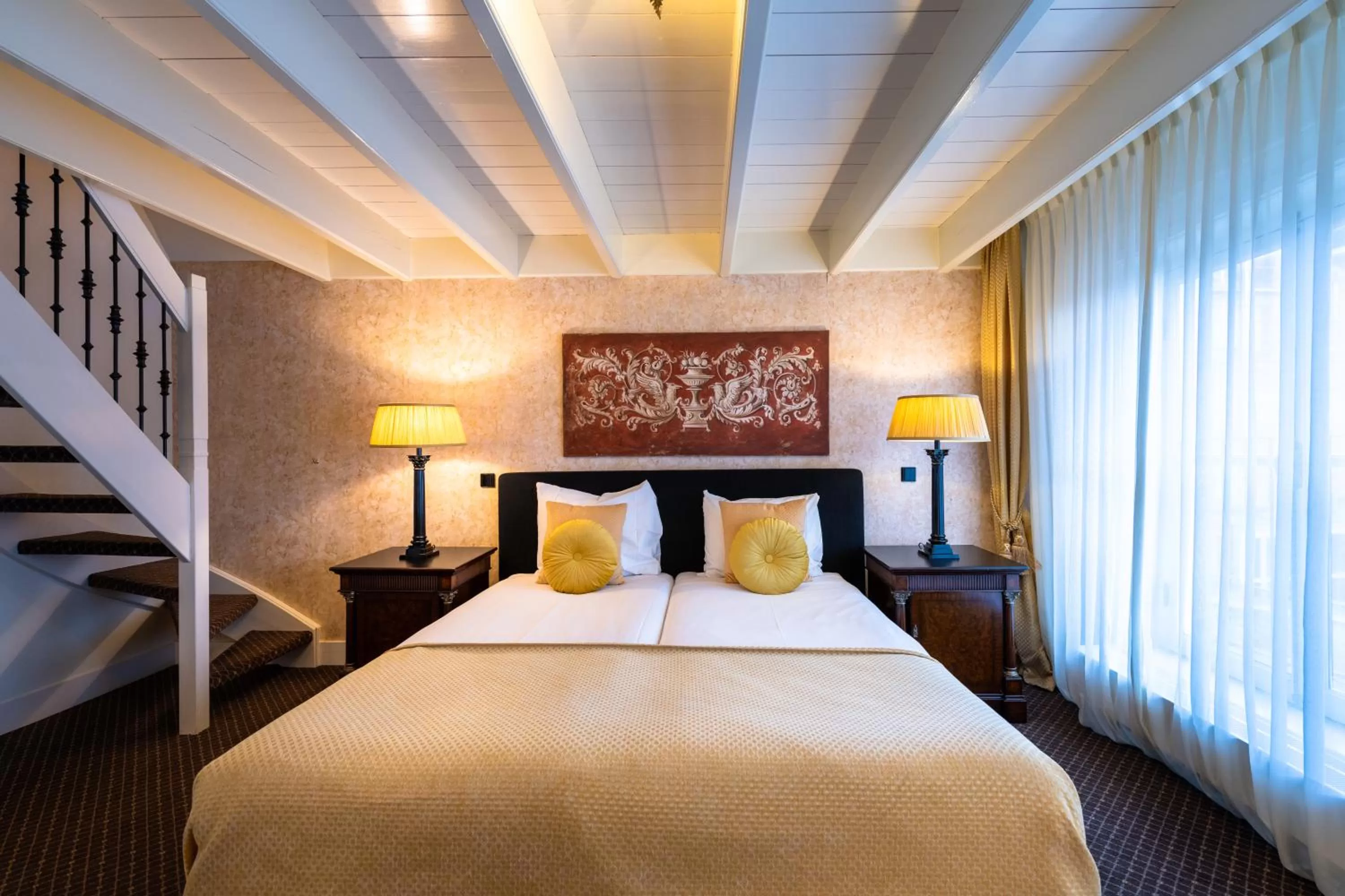 Bed in Grand Boutique Hotel-Restaurant Huis Vermeer