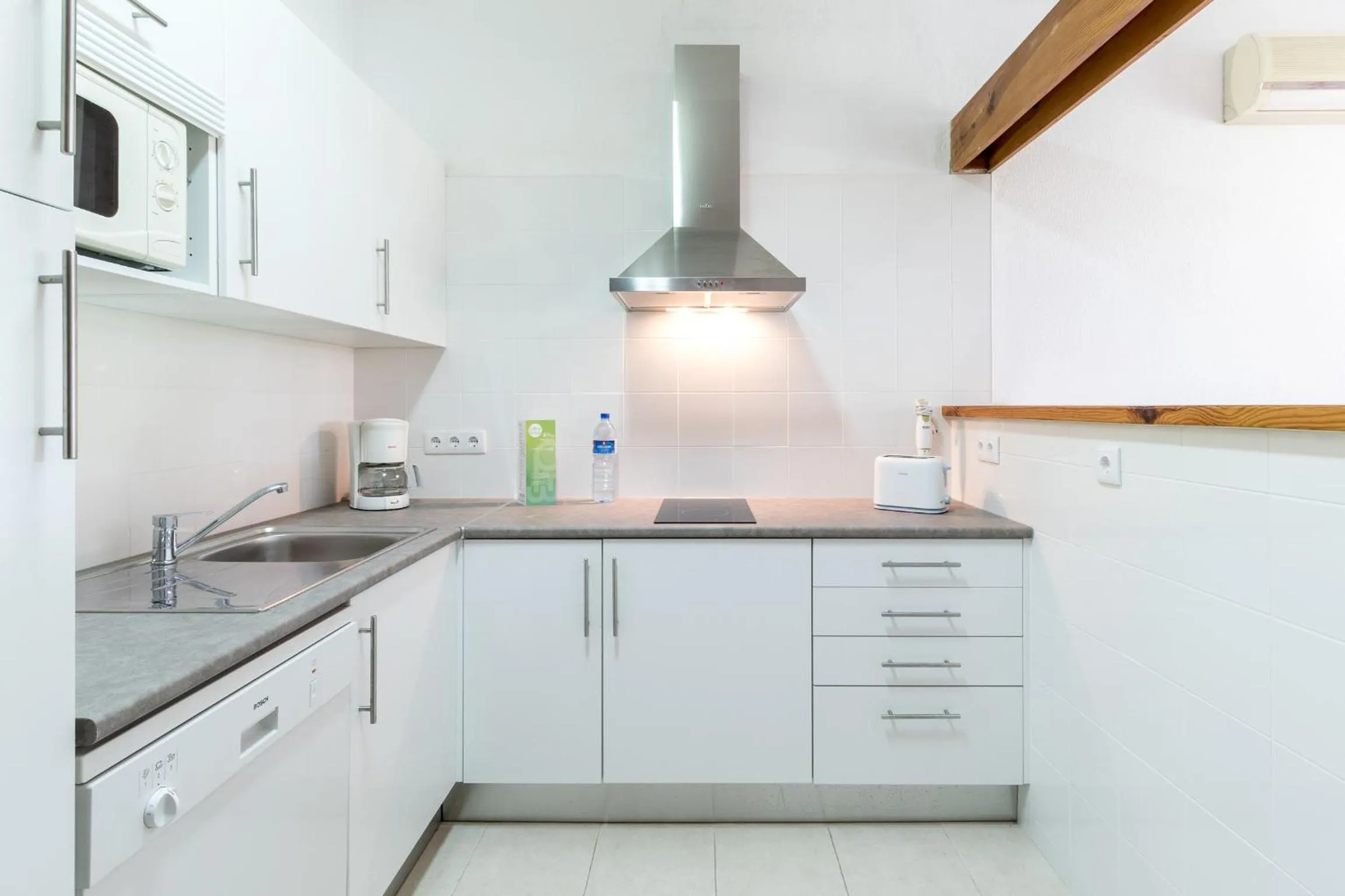 Kitchen or kitchenette in Apartamentos Turisticos Pinhal Da Marina