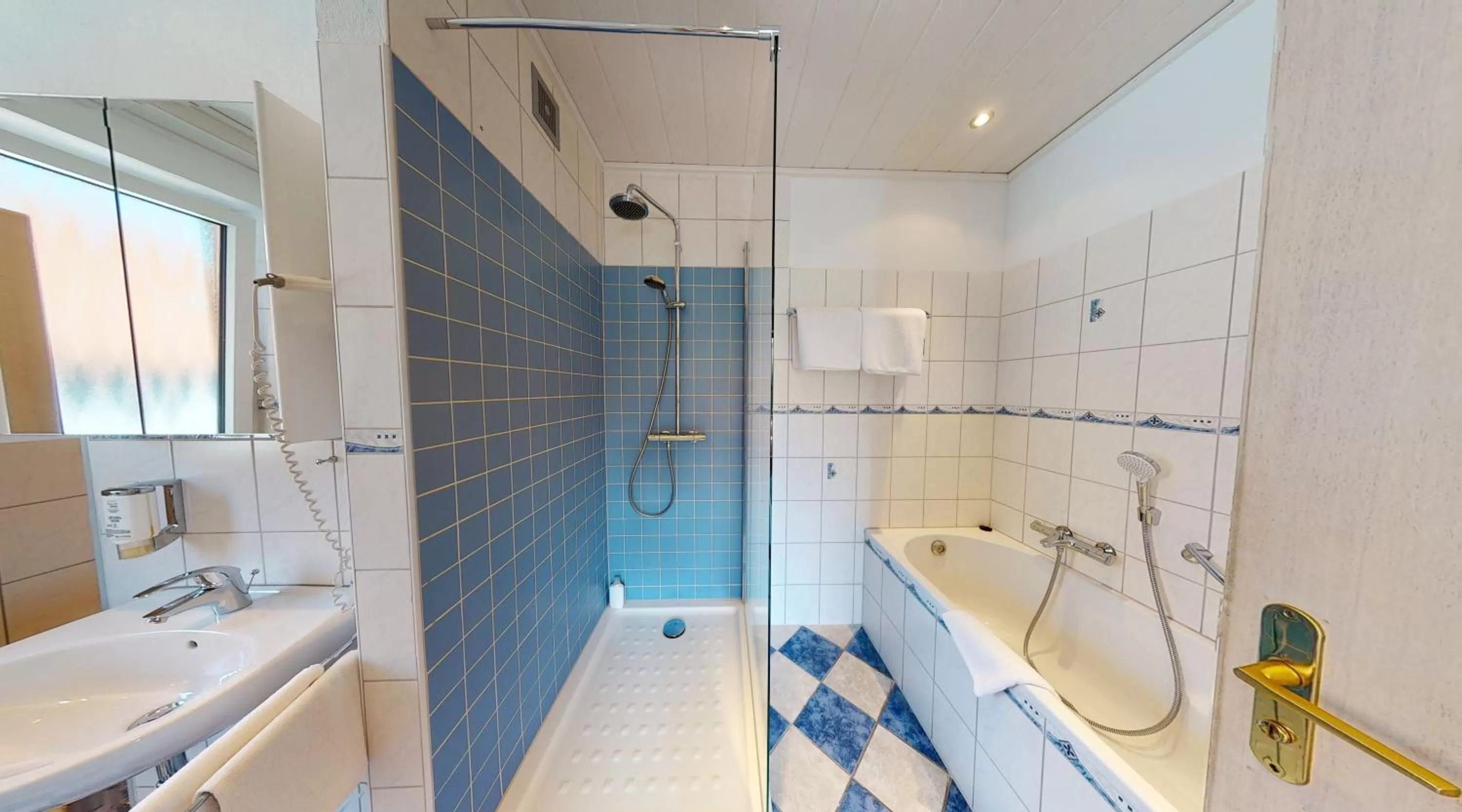 Shower in Hotel Rothenburger Hof