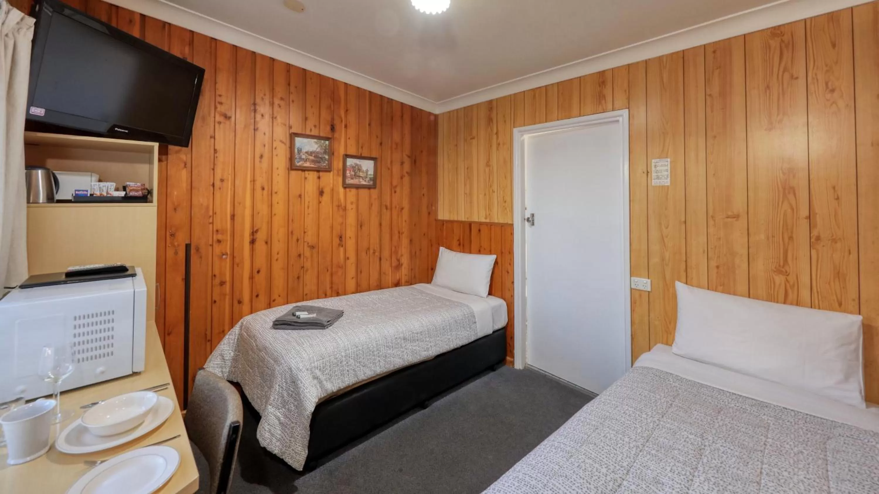 Budget Twin Room in Darling River Motel